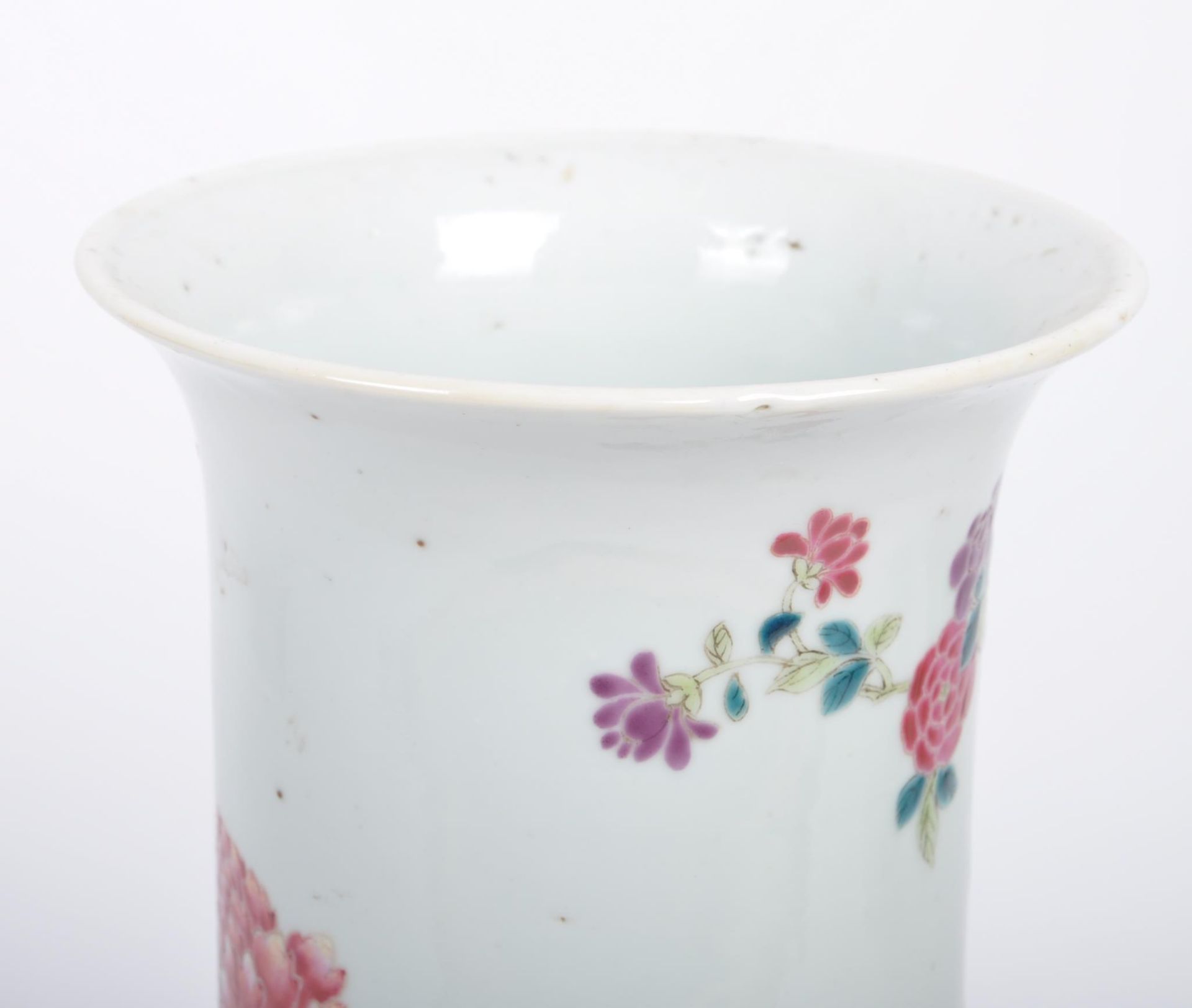 19TH CENTURY CHINESE KANGXI MARK PORCELAIN VASE - Image 4 of 6