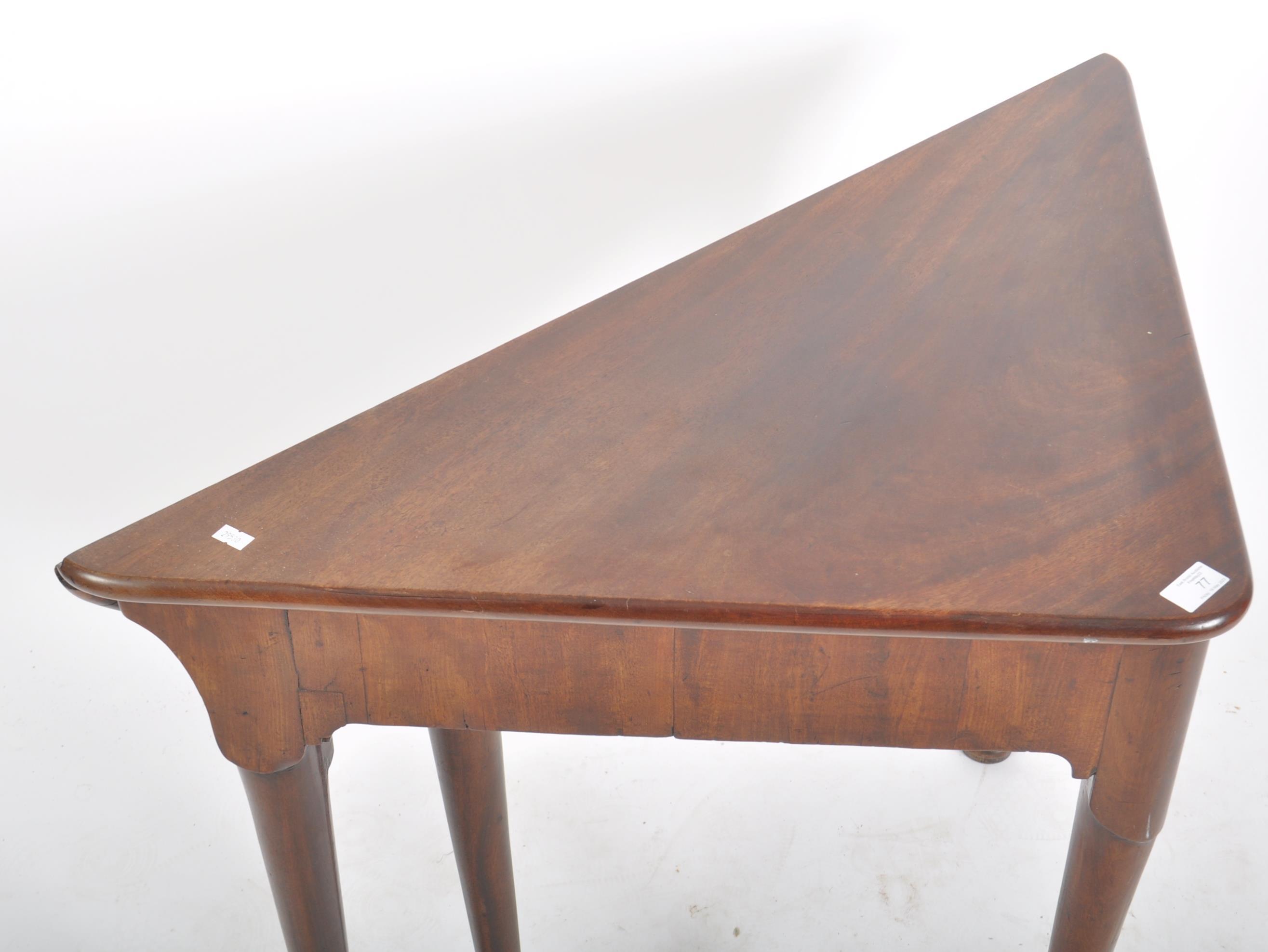 MANNER OF GILLOWS - GEORGE III MAHOGANY CORNER PAD FOOT TABLE - Image 2 of 11