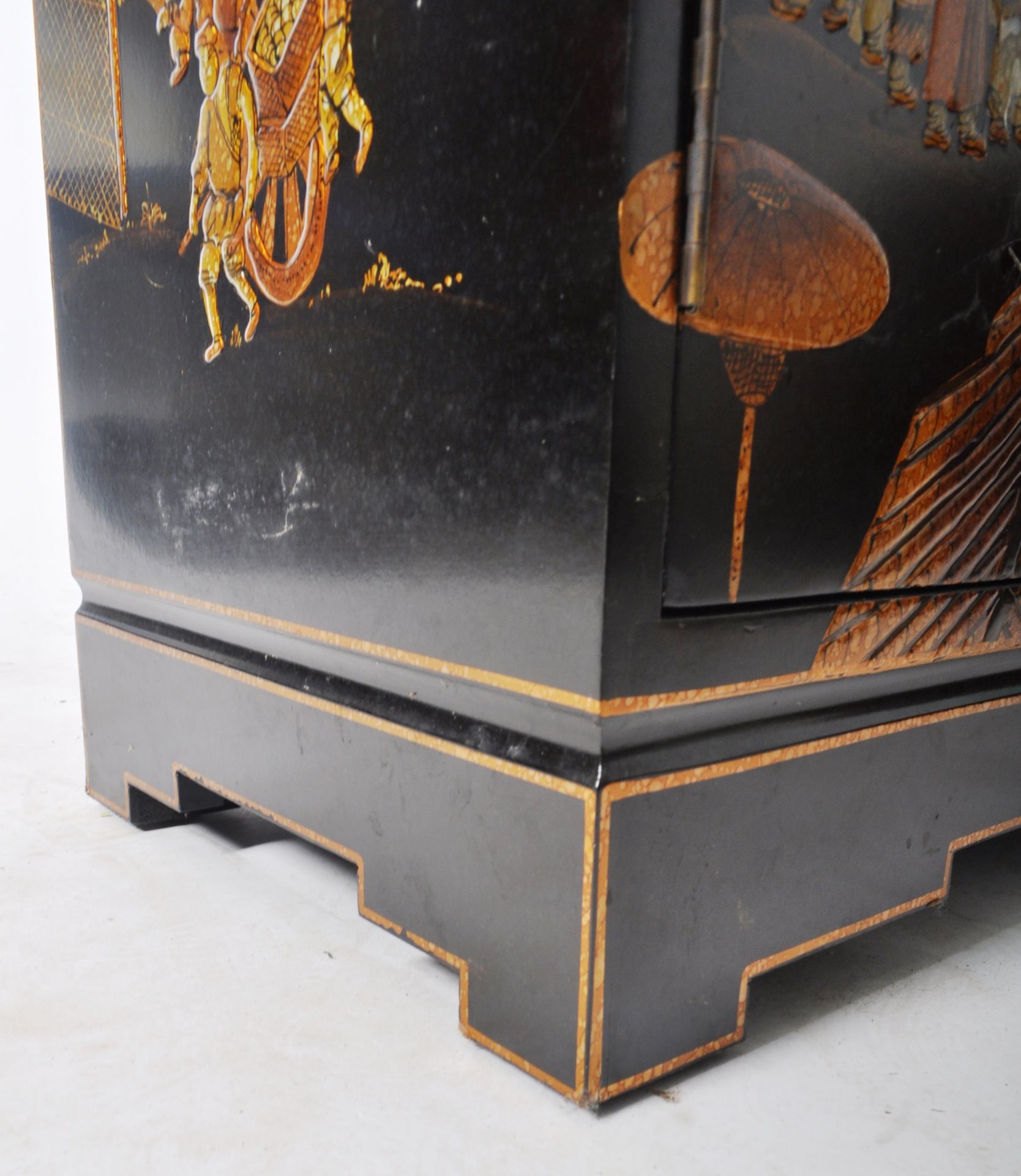 EARLY 20TH CENTURY 1930S CHINESE ORIENTAL CHINOISERIE CUPBOARD - Image 8 of 10