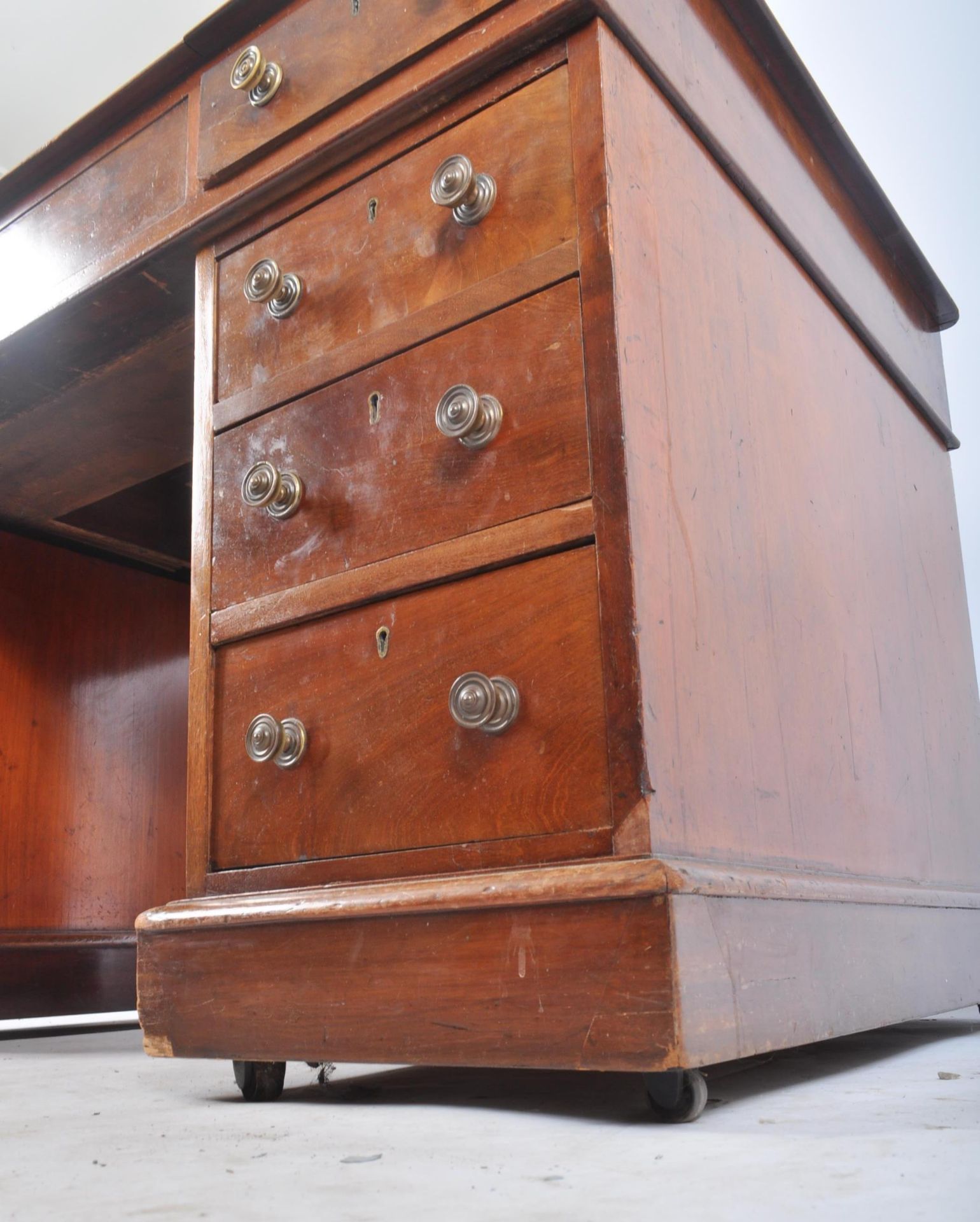 VICTORIAN 19TH CENTURY MAHOGANY PEDESTAL DICKENS DESK - Image 10 of 11