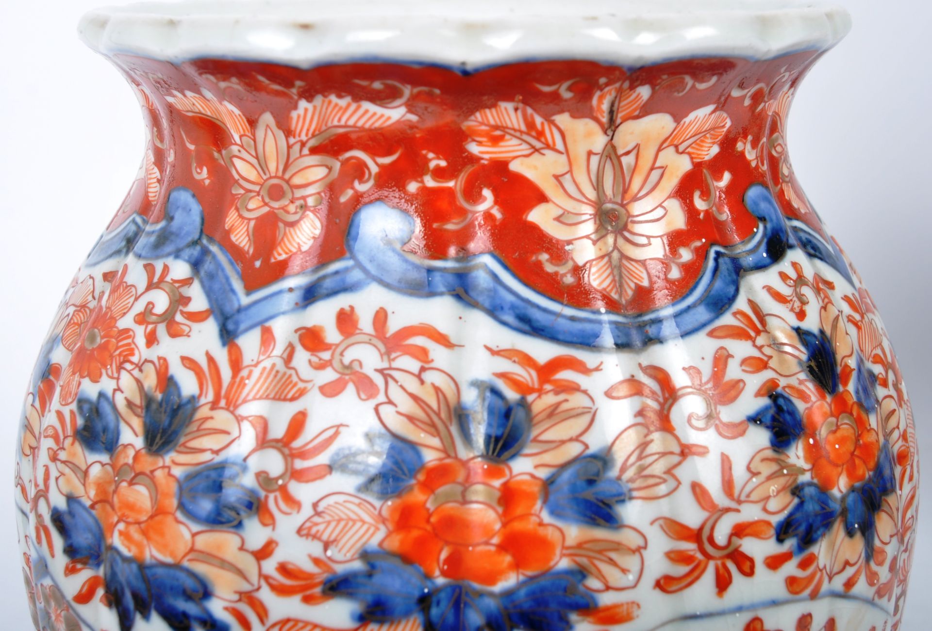 PAIR OF 19TH CENTURY JAPANESE TWIN IMARI URNS / VASES - Image 11 of 13