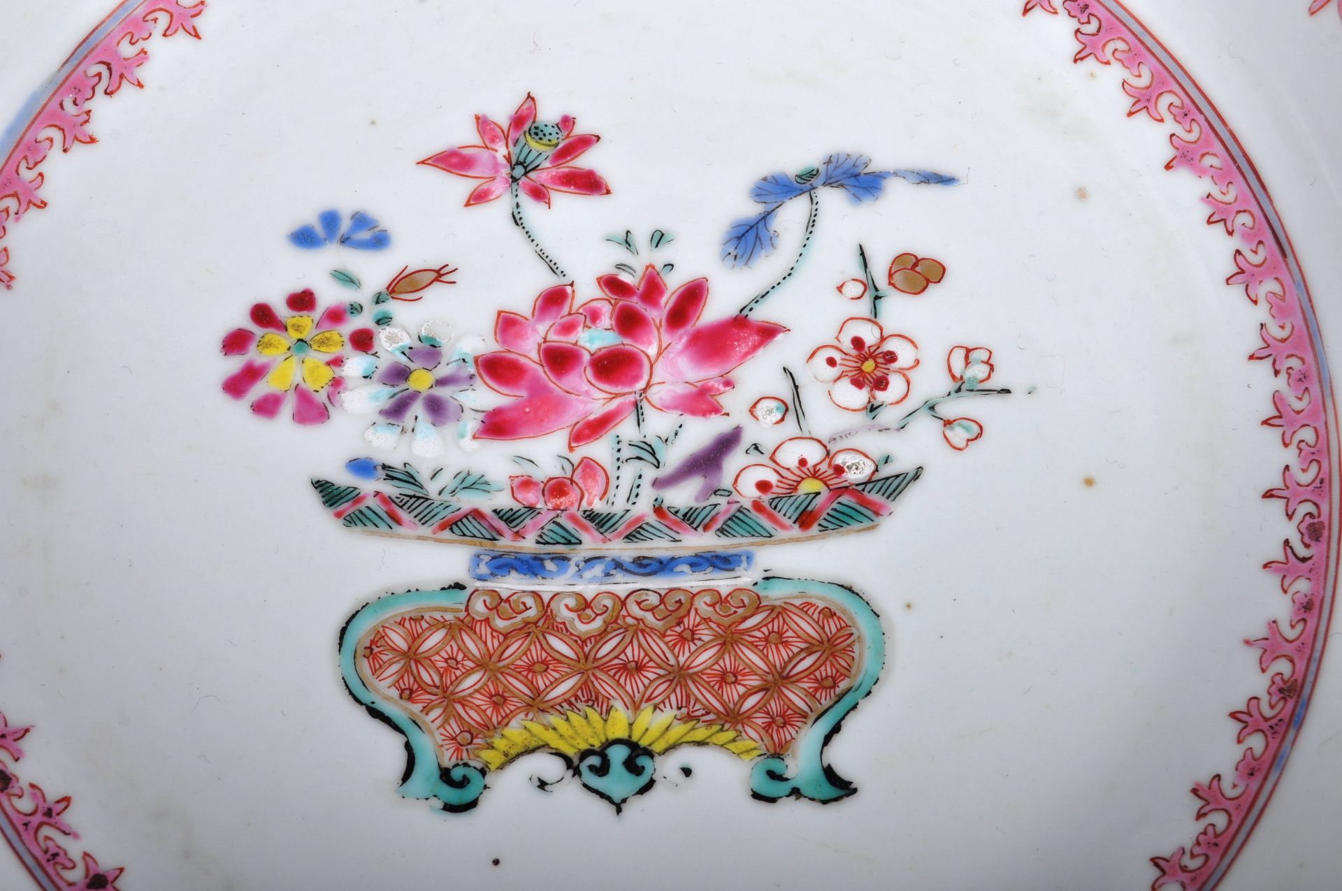 PAIR 19TH CENTURY CHINESE YONGZHENG ARMORIAL DISHES - Image 5 of 8