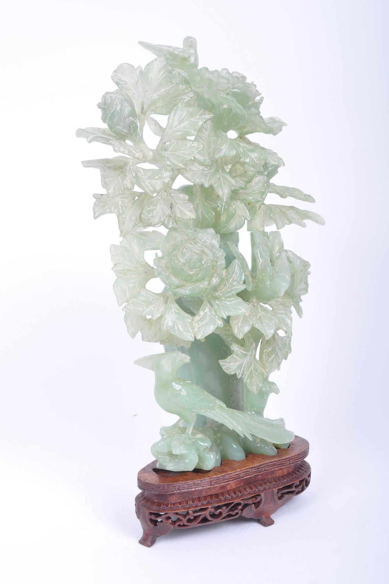 19TH CENTURY CARVED JADE LIDDED FOLIATE PHOENIX VASE & STAND - Image 7 of 9