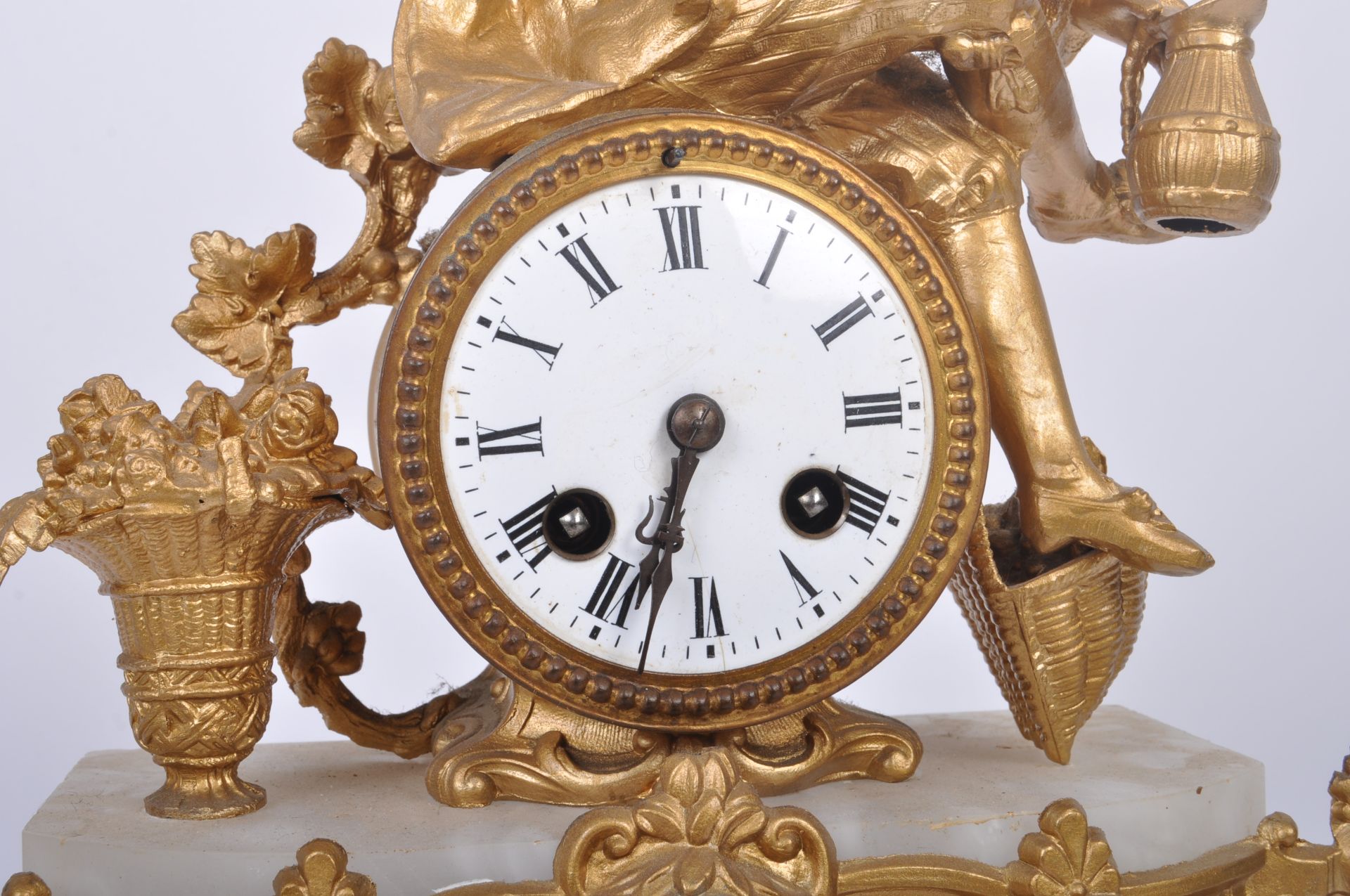 19TH CENTURY FRENCH 8 DAY GILT ORMOLU & MARBLE CLOCK - Image 4 of 10