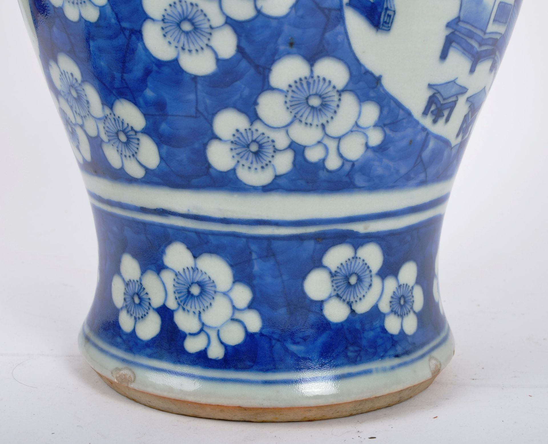 THREE 19TH CENTURY QING DYNASTY PORCELAIN & CERAMIC ITEMS - Image 7 of 9