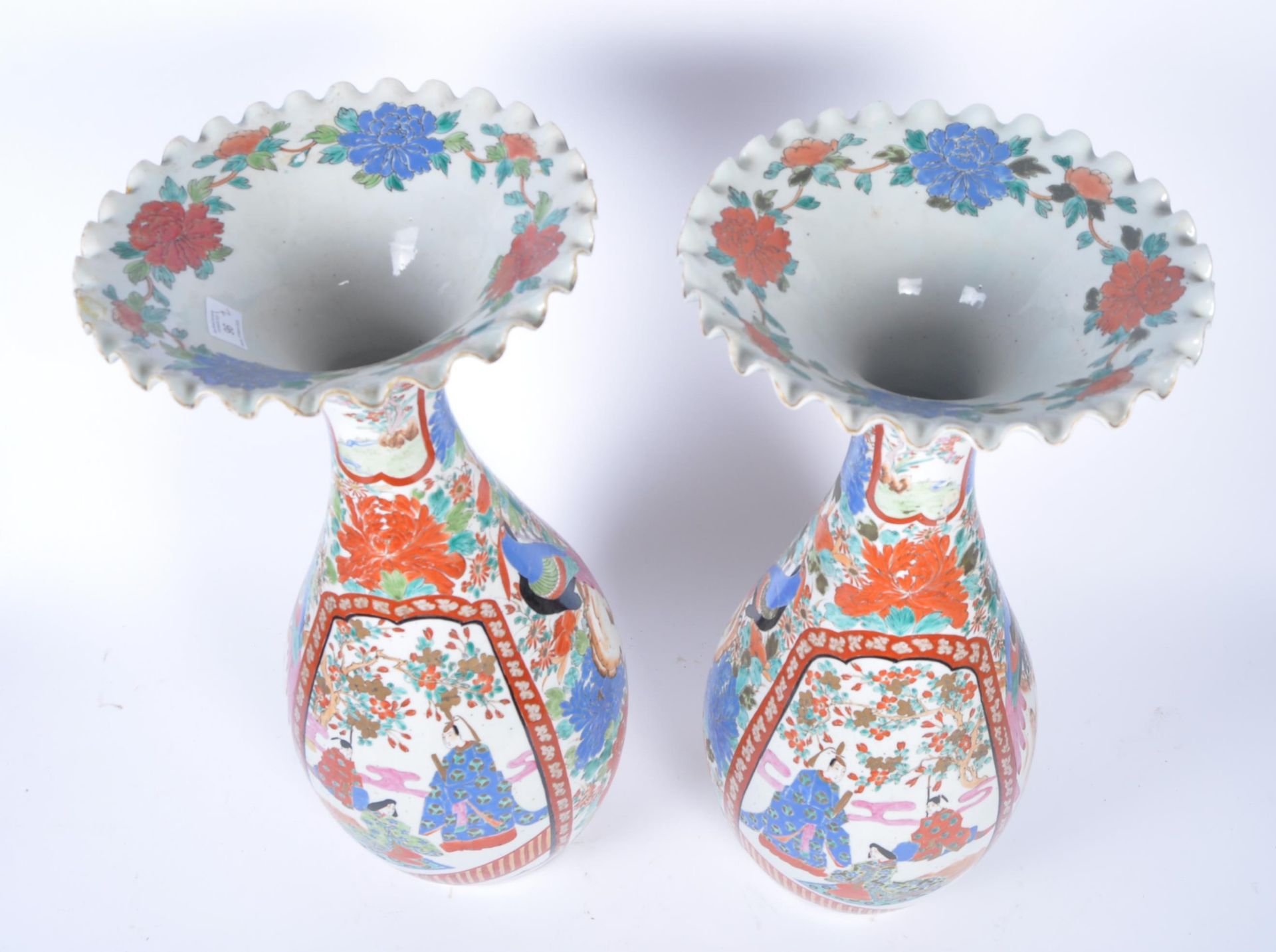 PAIR LARGE 19TH CENTURY CHINESE FAMILLE ROSE FLOOR VASES - Image 5 of 6