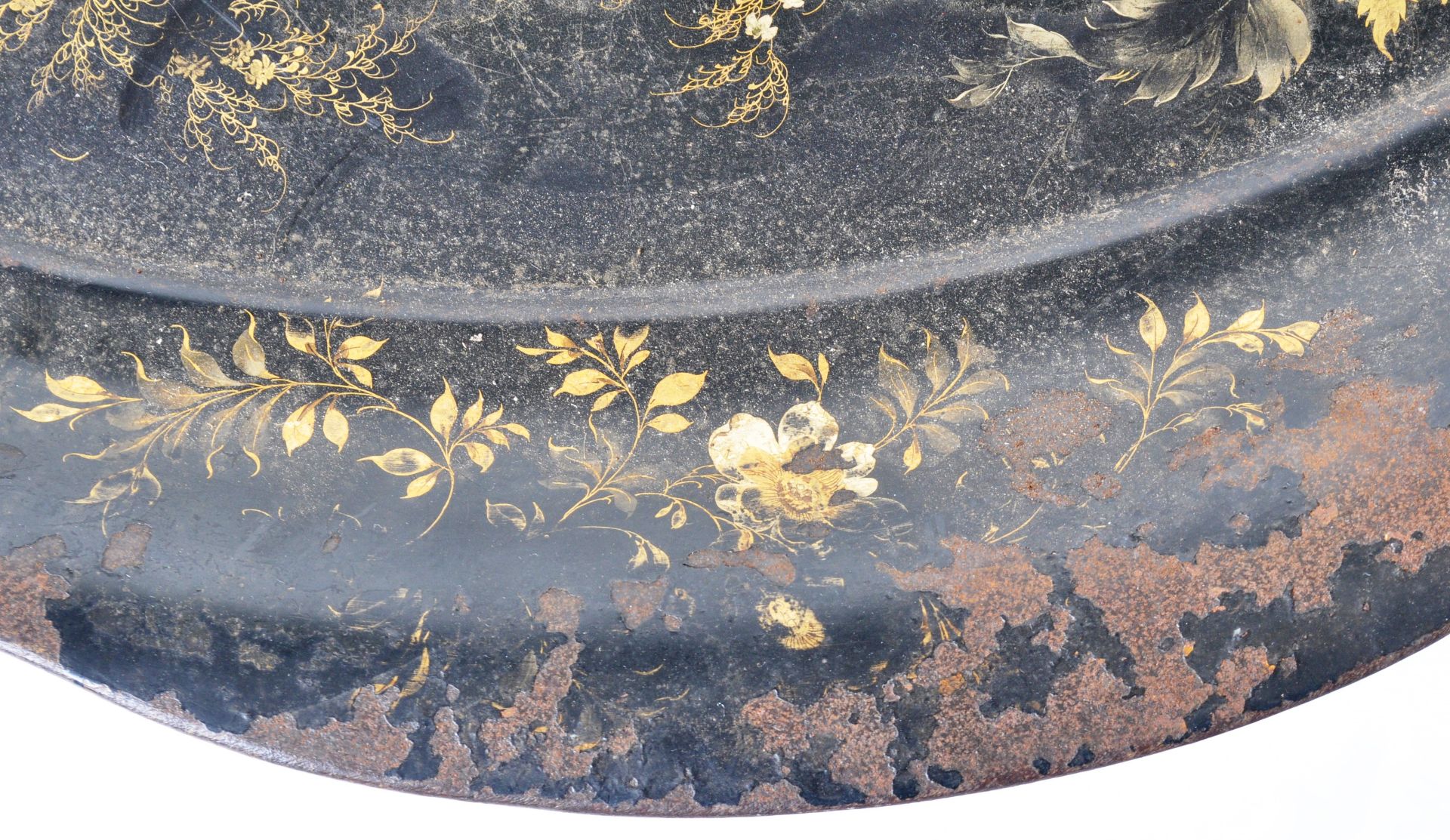 19TH CENTURY REGENCY CHINOISERIE TOLEWARE TRAY ON STAND - Image 7 of 8