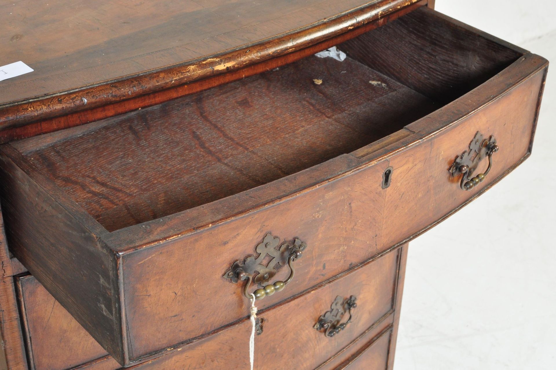 18TH CENTURY GEORGE III CROSSBANDED BACHELORS CHEST - Image 4 of 7