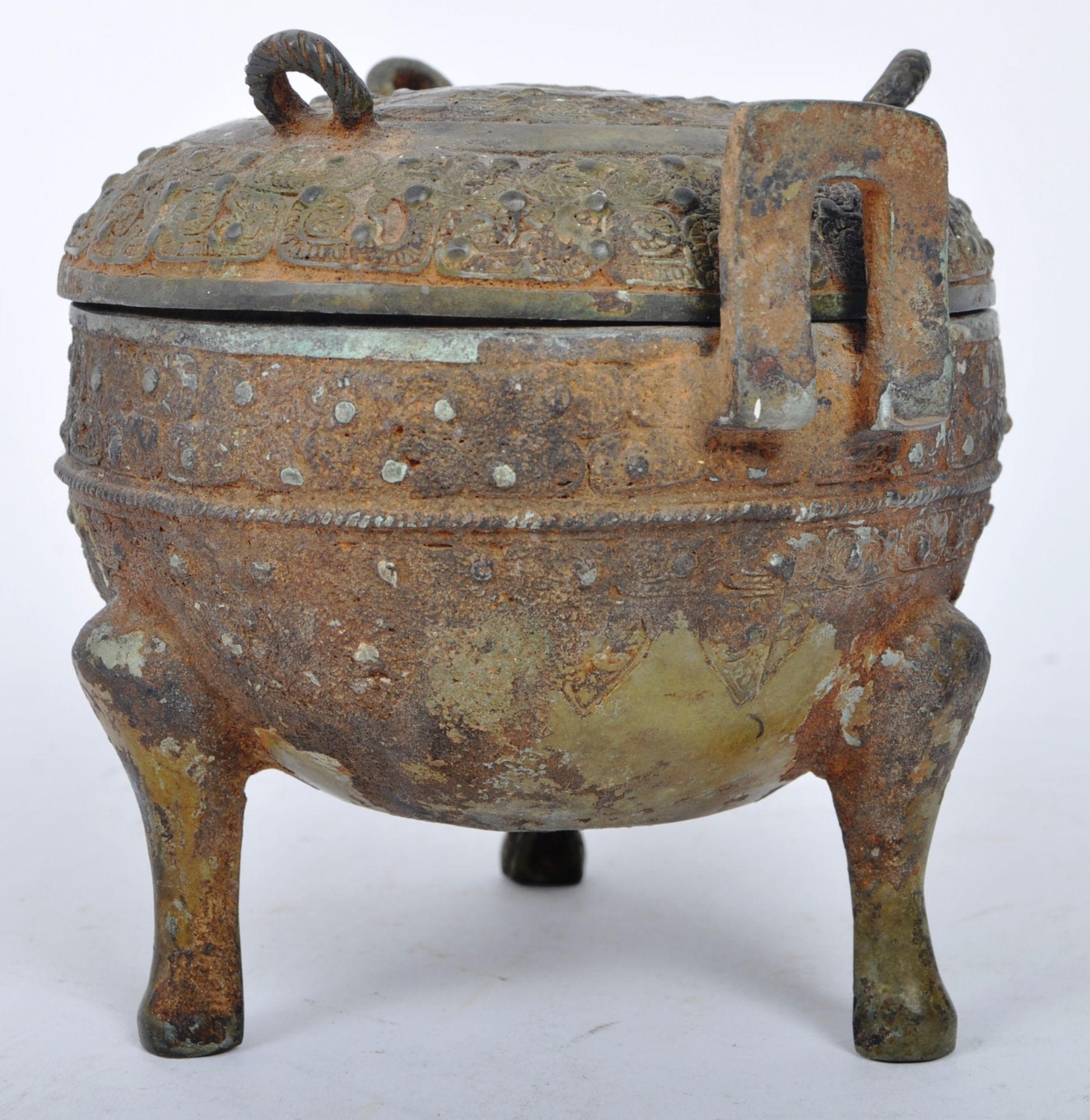 LATE ZHOU DYNASTY CHINESE 'DING' RITUAL BRONZE TRIPOD VESSEL - Image 2 of 11