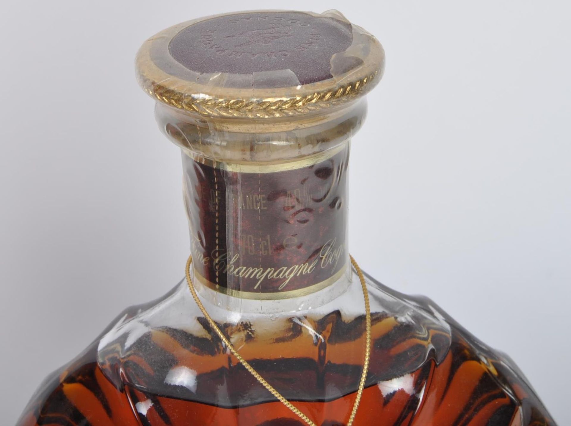 TWO FRENCH REMY MARTIN FINE COGNA - XO & V.S.O.P - Image 4 of 8