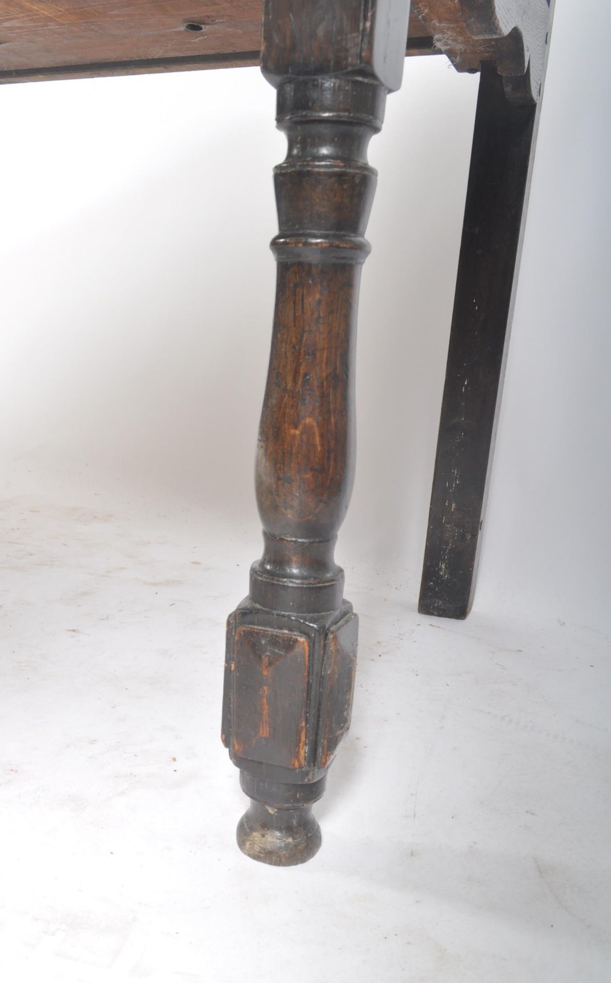 18TH CENTURY GEORGE III NORTH COUNTRY OAK DRESSER BASE - Image 4 of 7