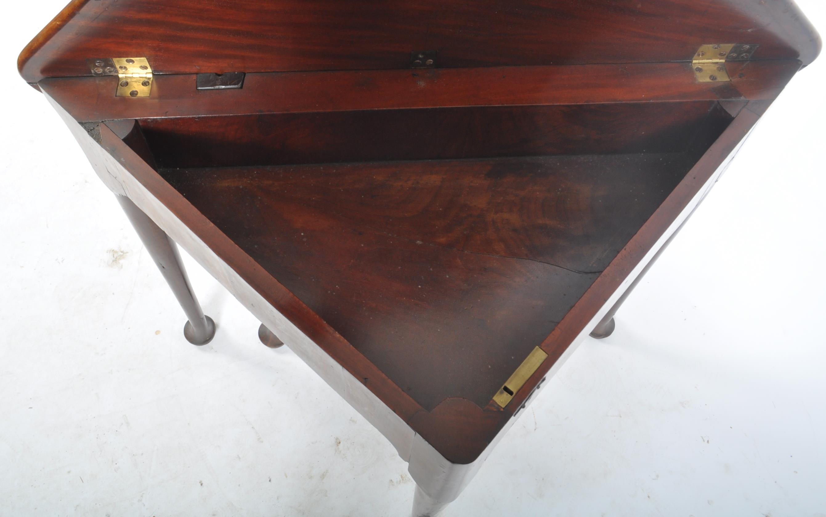 MANNER OF GILLOWS - GEORGE III MAHOGANY CORNER PAD FOOT TABLE - Image 5 of 11