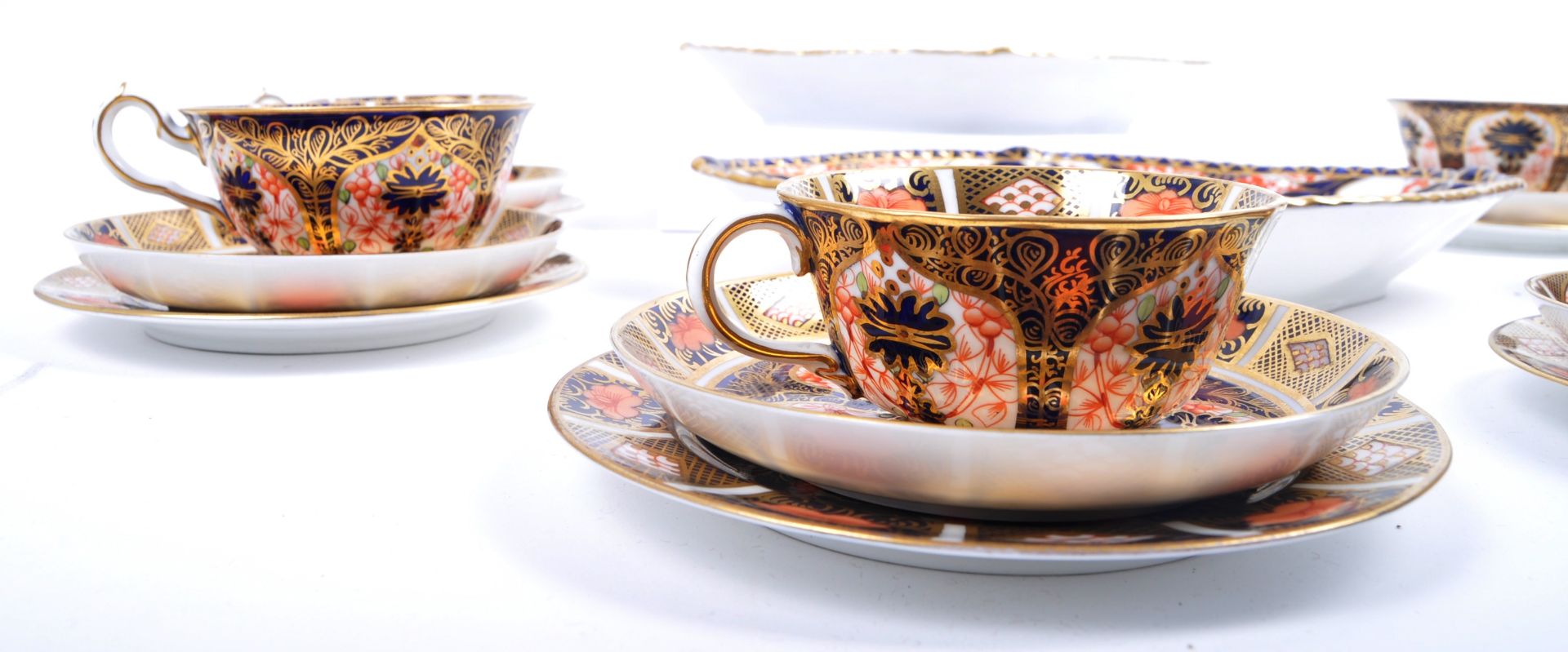 ROYAL CROWN DERBY SET OF 6 TRIOS & 2 SERVING DISHES - Image 3 of 5