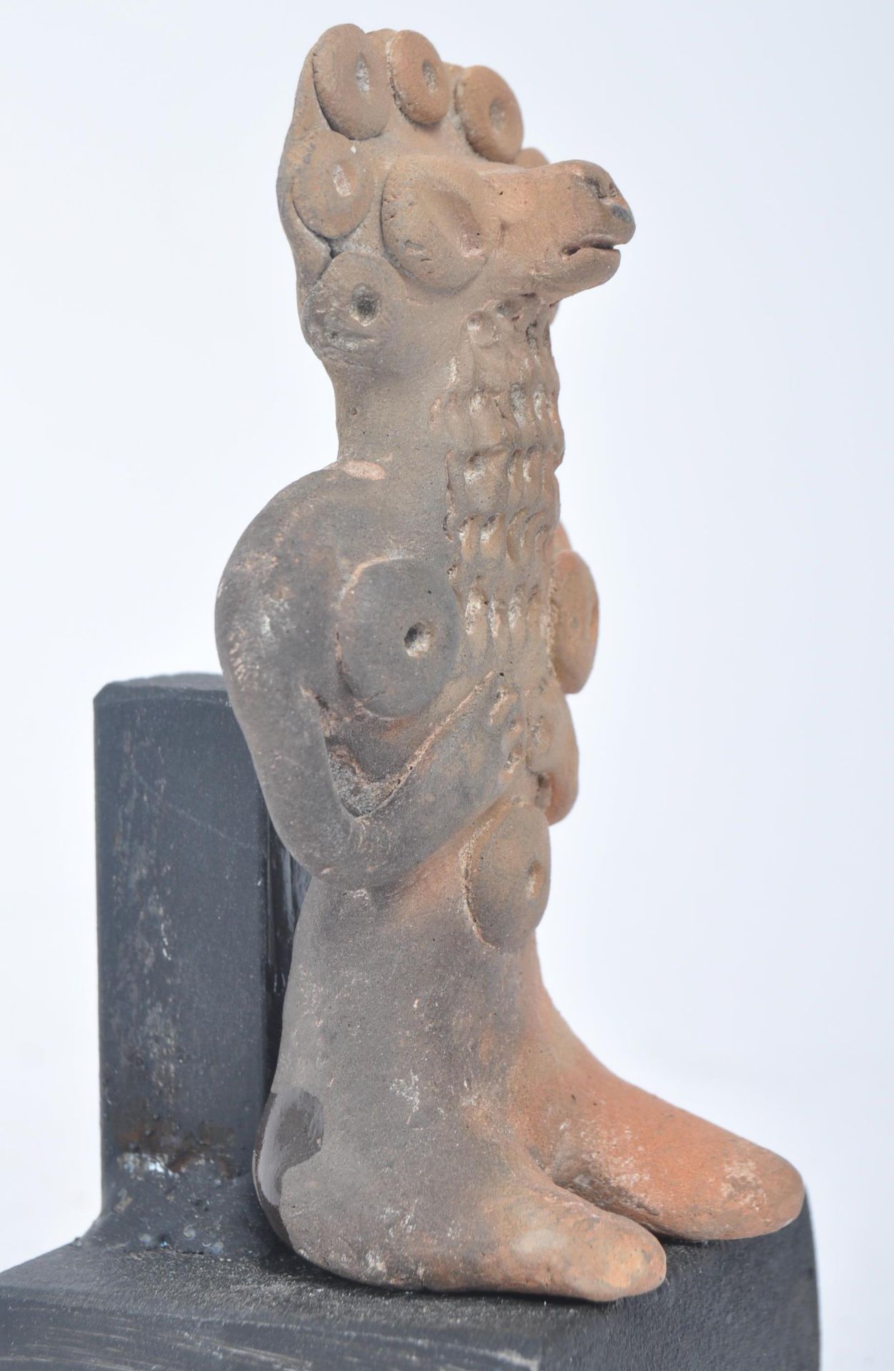 SYRO-HITTITIES TERRACOTTA FEMALE FERTILITY FIGURE - Image 3 of 4