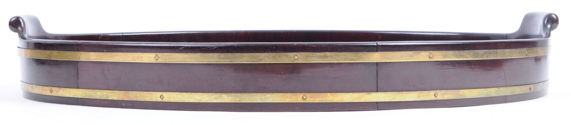 18TH CENTURY GEORGE III MAHOGANY AND BRASS TRAY - Bild 2 aus 6