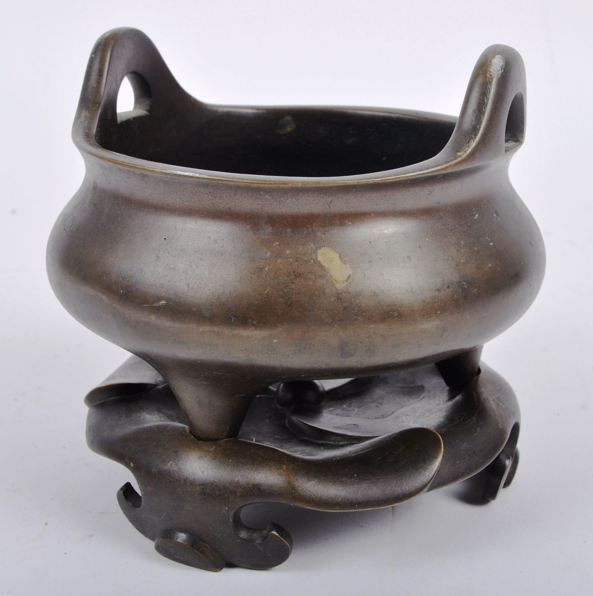 EARLY 20TH CENTURY CHINESE BRONZE CENSER ON STAND - Image 4 of 7