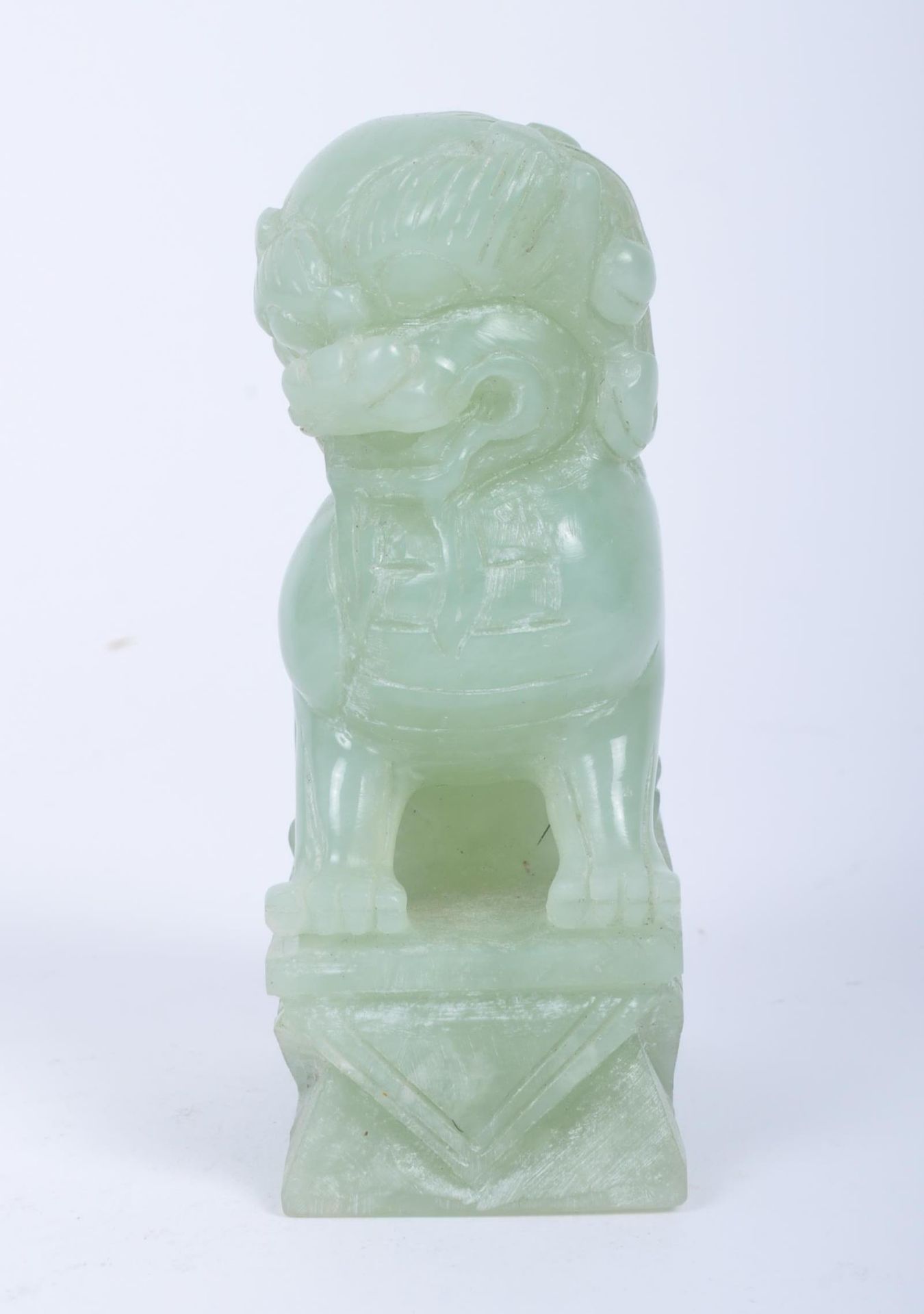 20TH CENTURY JADE DOG OF FO SCULPTURE MOUNTED ON PLINTH - Image 2 of 5