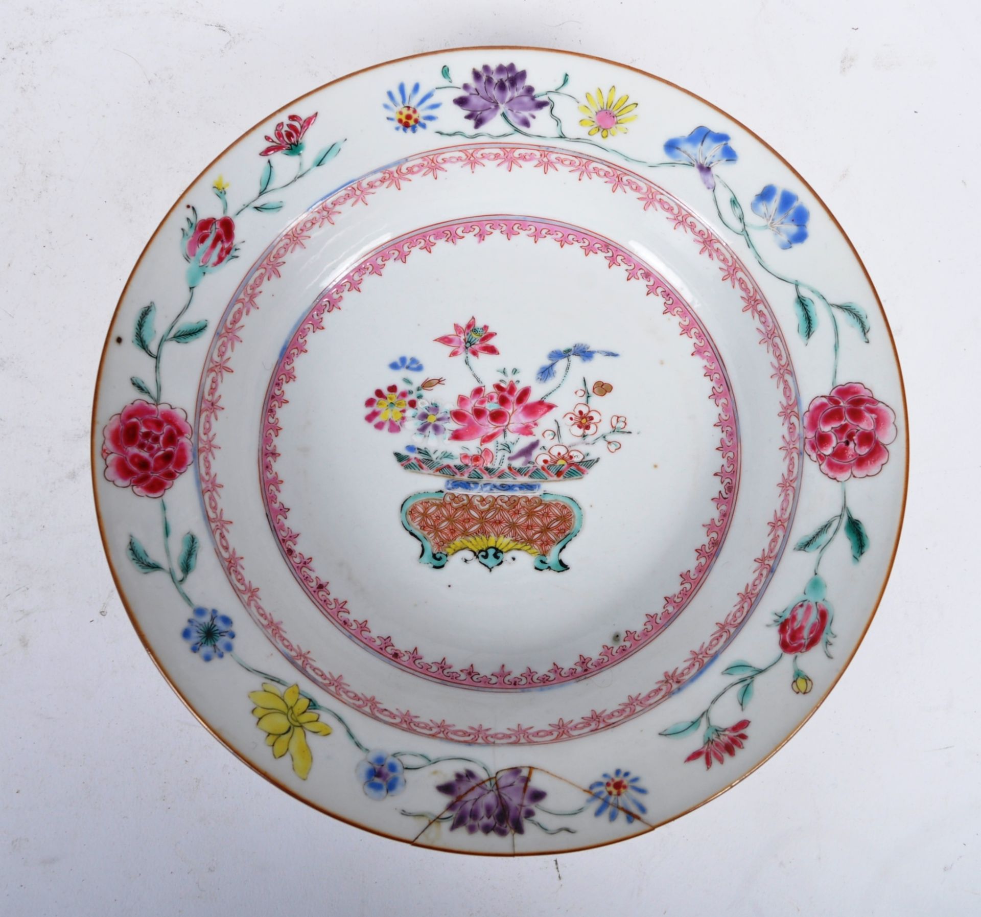 PAIR 19TH CENTURY CHINESE YONGZHENG ARMORIAL DISHES - Image 2 of 8