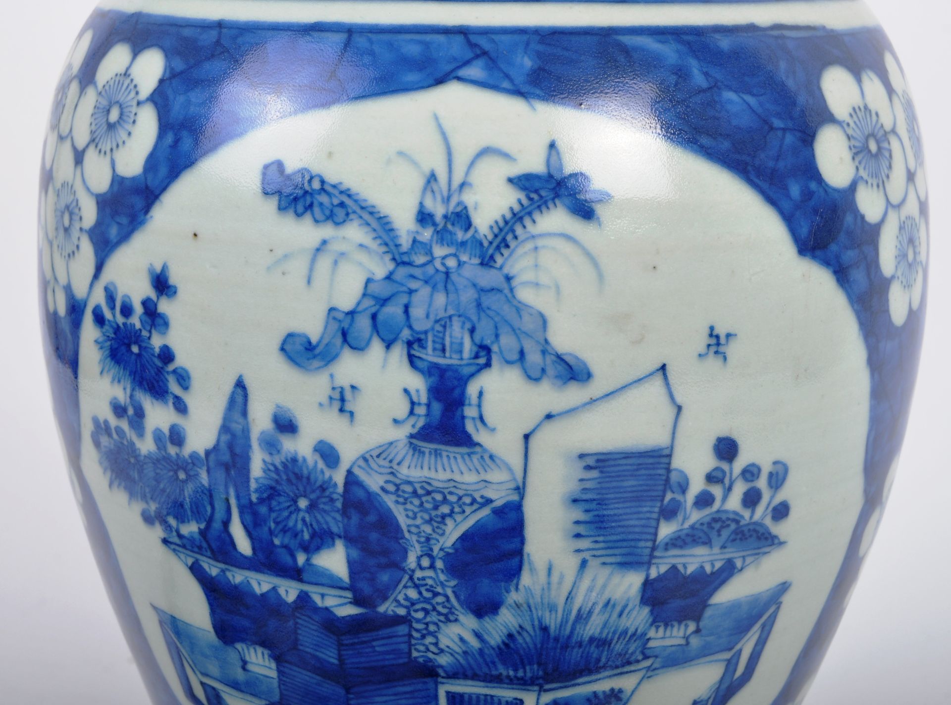 THREE 19TH CENTURY QING DYNASTY PORCELAIN & CERAMIC ITEMS - Image 6 of 9