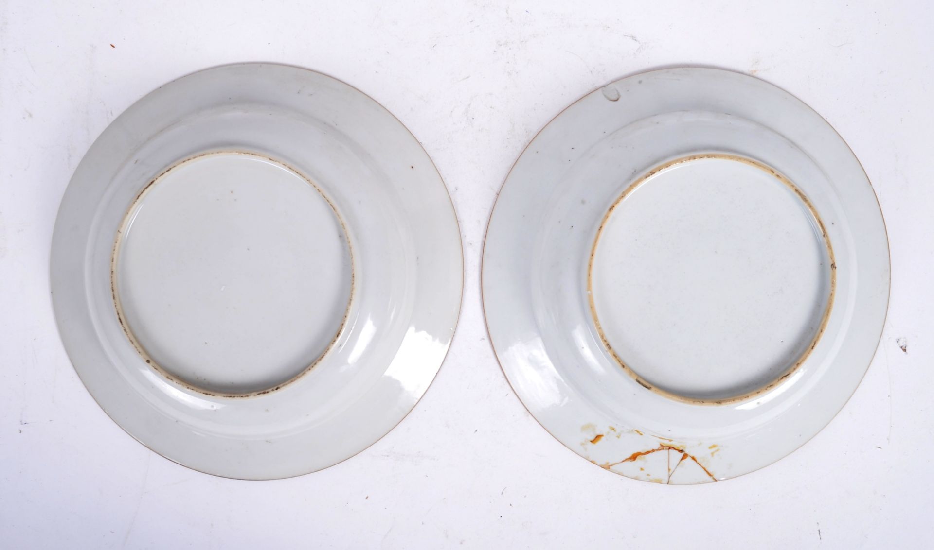 PAIR 19TH CENTURY CHINESE YONGZHENG ARMORIAL DISHES - Image 6 of 8