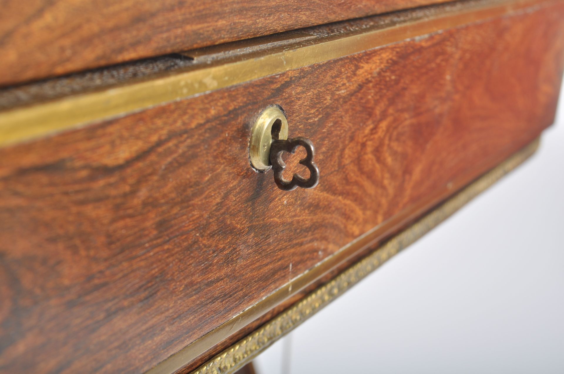 19TH CENTURY LADIES ROSEWOOD & BRASS INLAID WRITING TABLE - Image 5 of 10