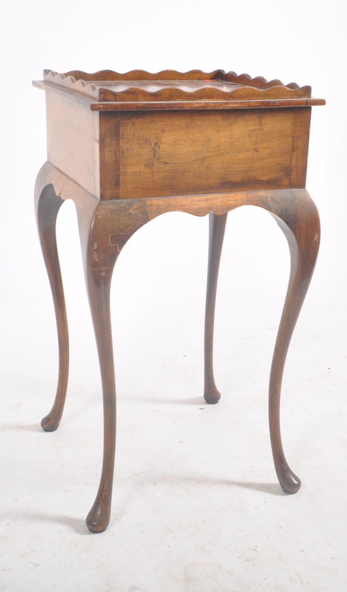 QUEEN ANNE REVIVAL CIRCA 1900 WALNUT BEDSIDE CABINET TABLE - Image 7 of 8