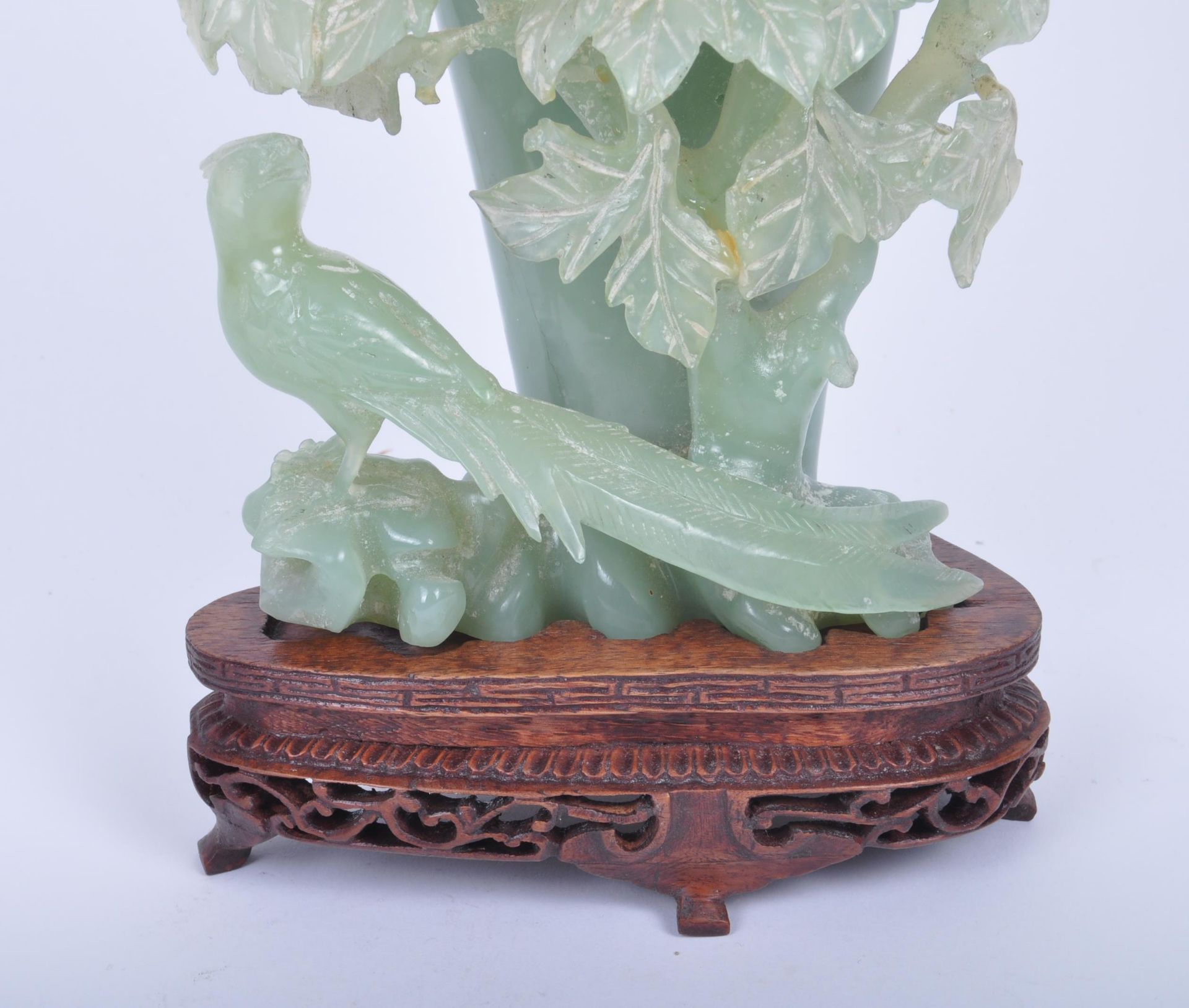 19TH CENTURY CARVED JADE LIDDED FOLIATE PHOENIX VASE & STAND - Image 2 of 9