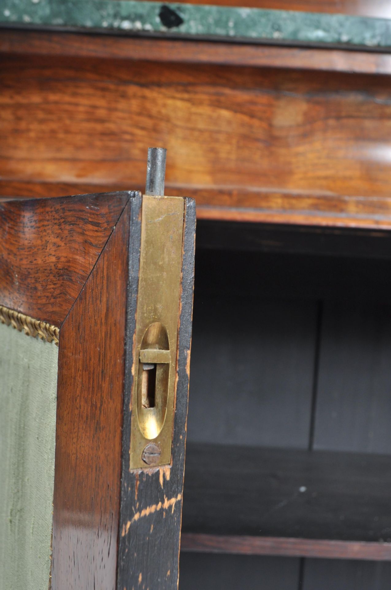 19TH CENTURY VICTORIAN ROSEWOOD & MARBLE CHIFFONIER - Image 10 of 12