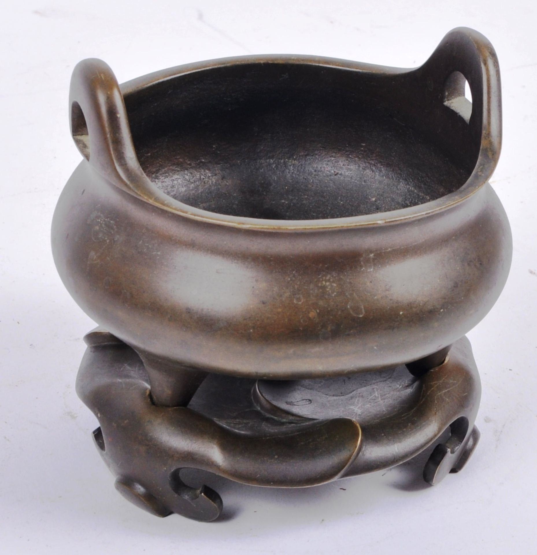 EARLY 20TH CENTURY CHINESE BRONZE CENSER ON STAND - Image 7 of 7