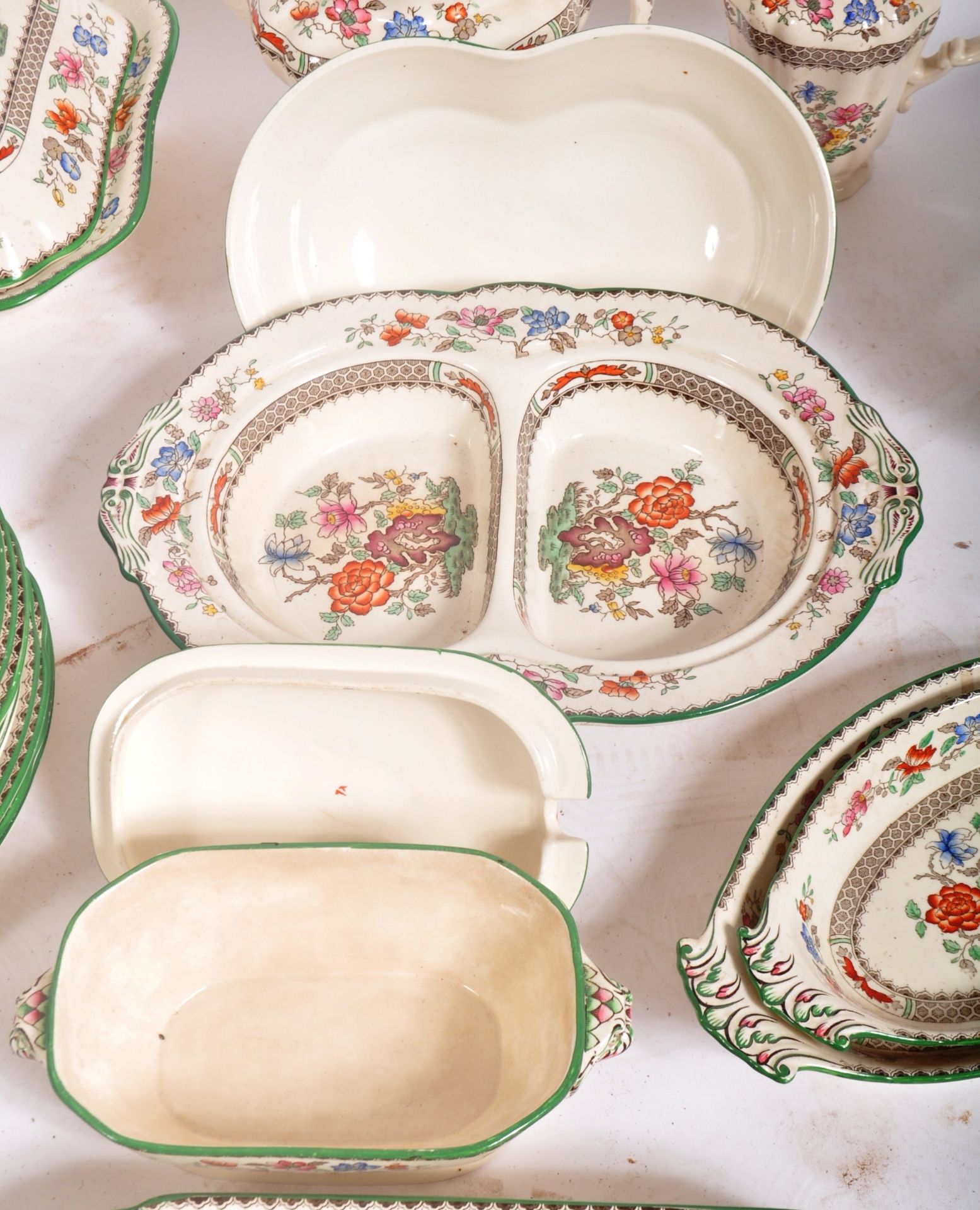 COPELAND SPODE CHINESE ROSE PATTERN DINNER SERVICE - Image 9 of 18