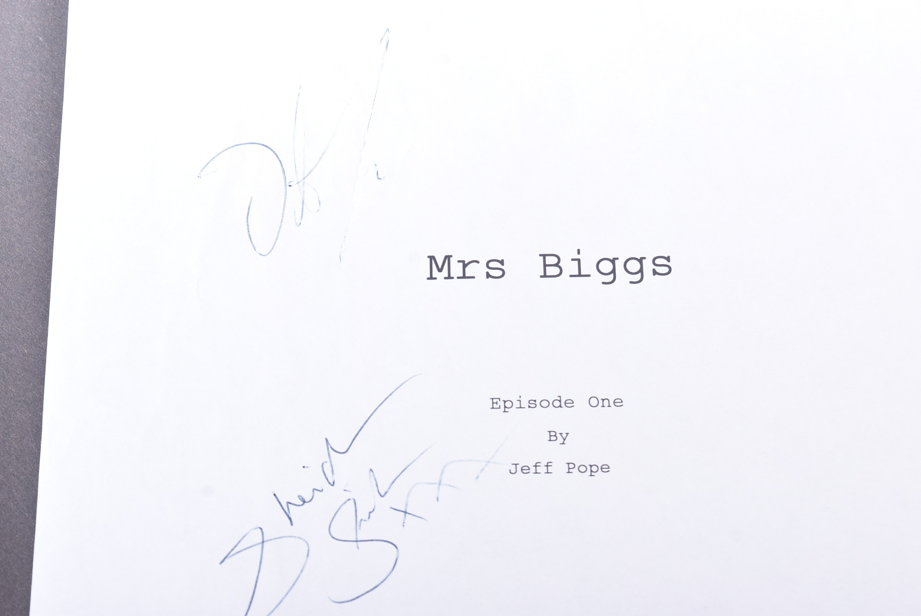 GREAT TRAIN ROBBERY - MRS BIGGS (2012) - ORIGINAL SIGNED SCRIPT COVER - Image 2 of 2