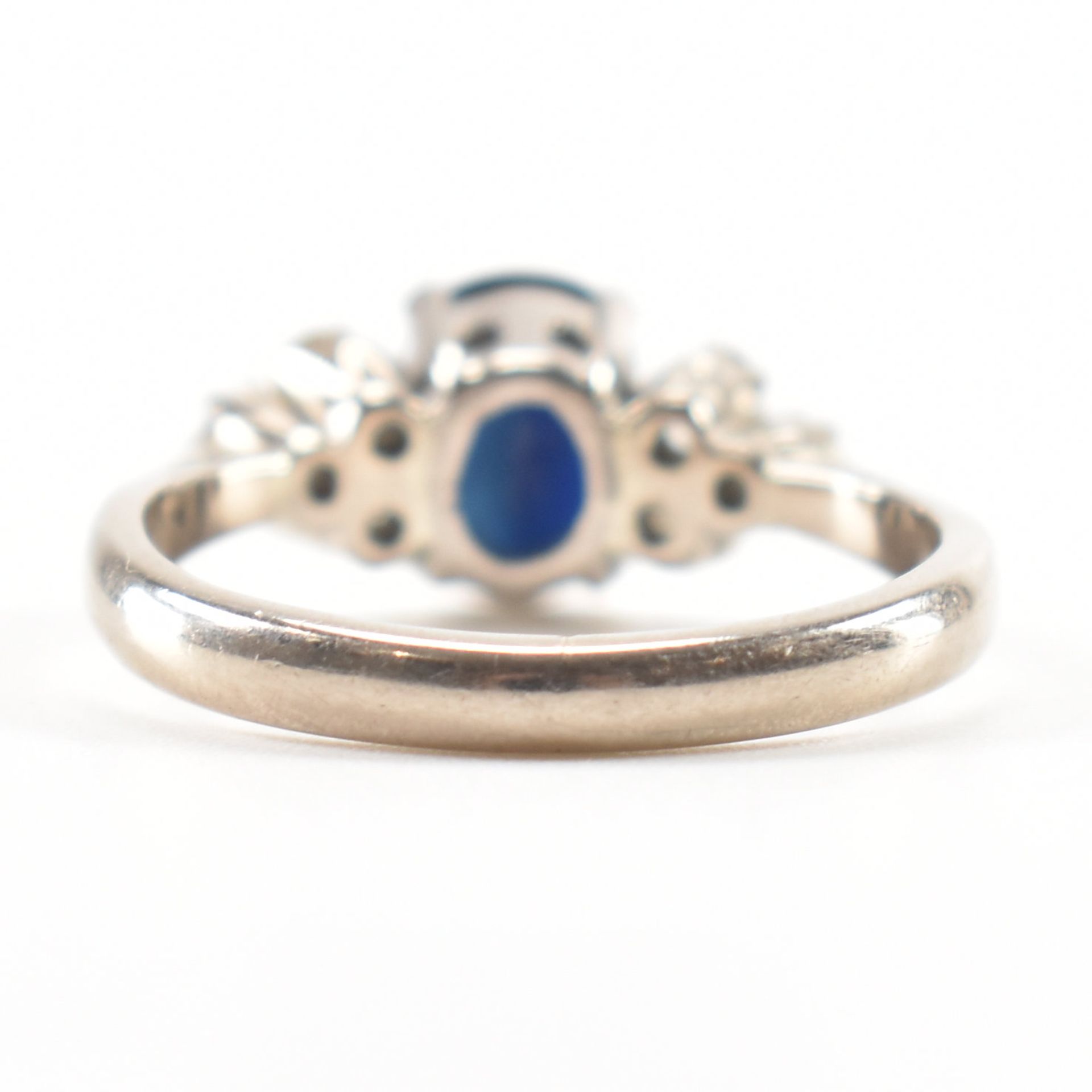 HALLMARKED 18CT GOLD SAPPHIRE & DIAMOND RING - Image 3 of 11