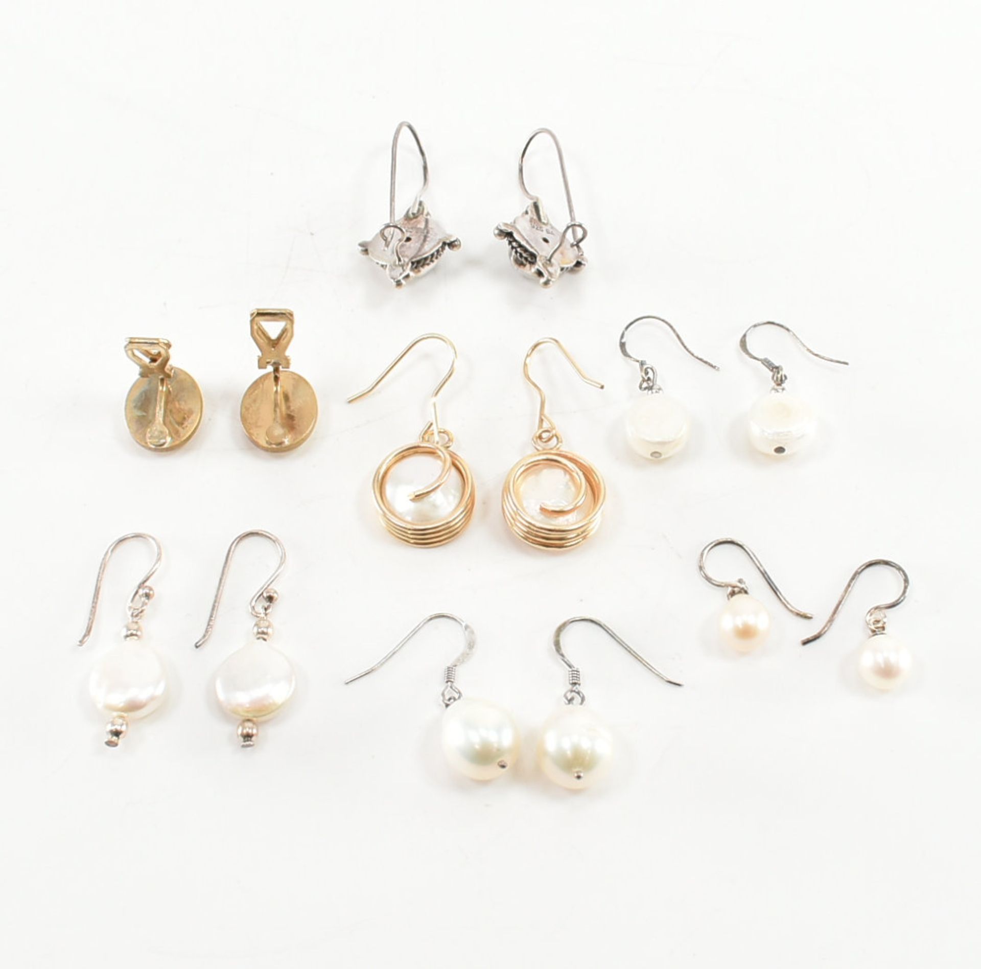 ASSORTED COLLECTION OF PEARL SET EARRINGS - Bild 3 aus 4