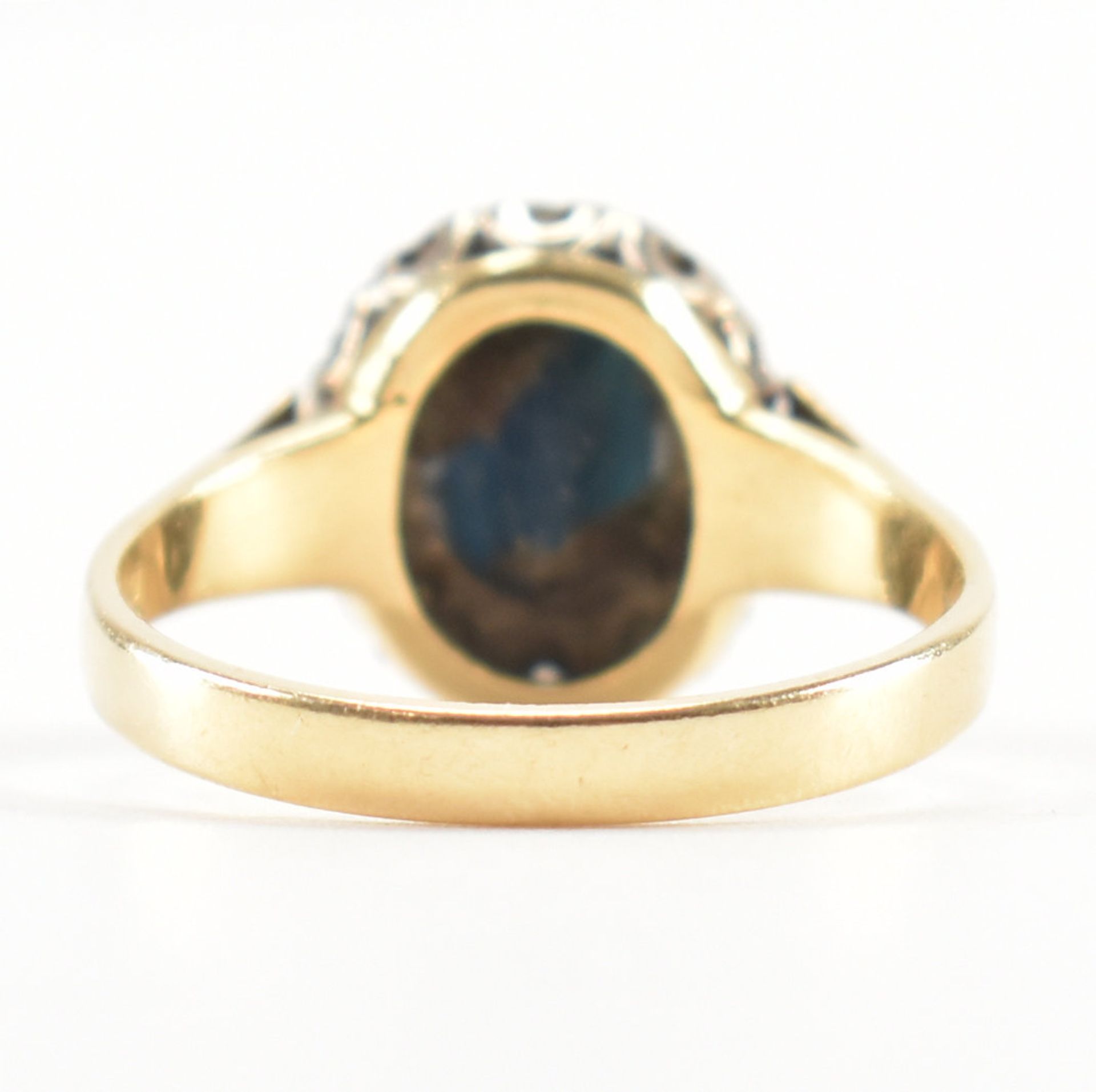 HALLMARKED 18CT GOLD SAPPHIRE & DIAMOND HALO RING - Image 4 of 10