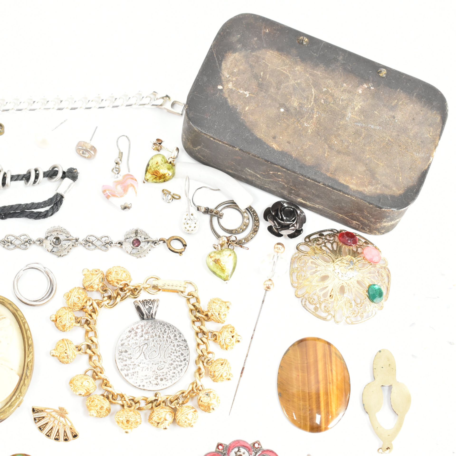 COLLECTION OF ASSORTED COSTUME JEWELLERY - Image 10 of 10