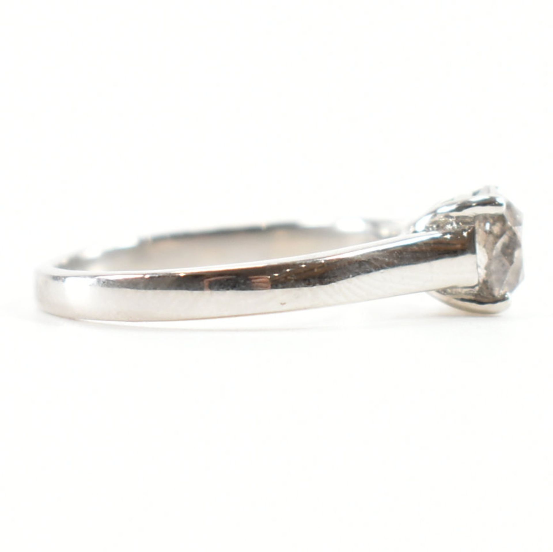 HALLMARKED 950 PLATINUM & DIAMOND SOLITAIRE RING - Image 5 of 8