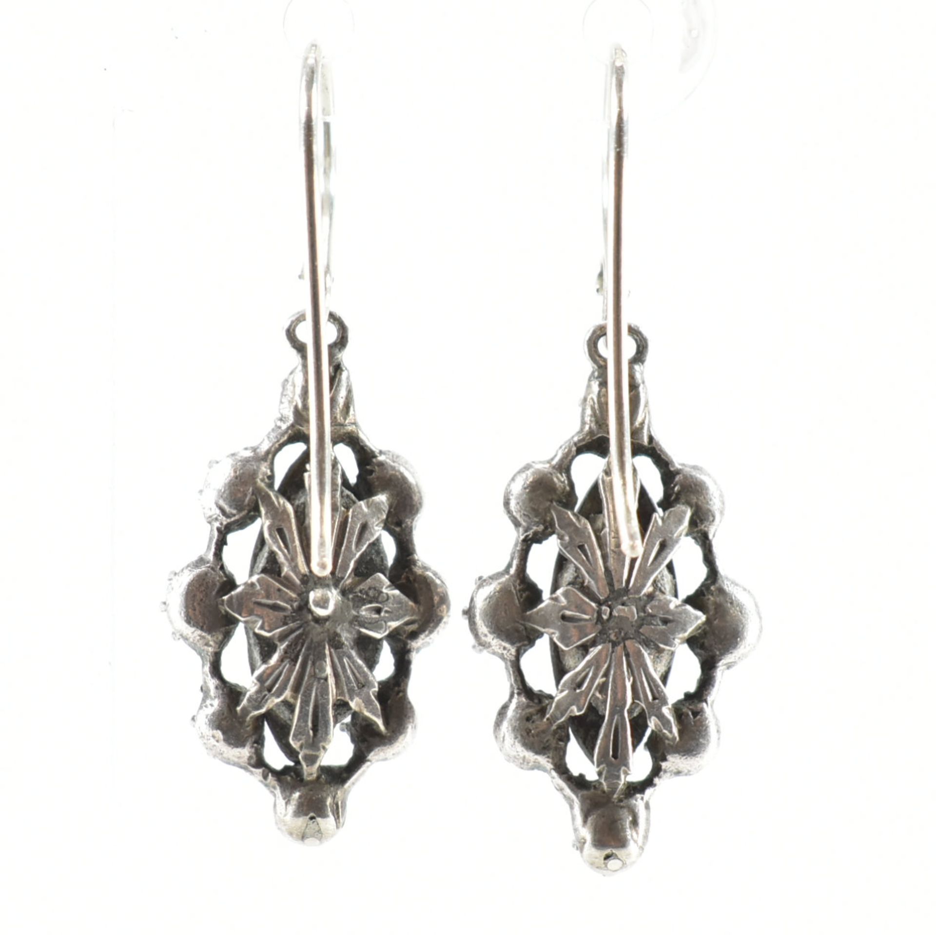 PAIR 19TH CENTURY SILVER & DIAMOND GIRANDOLE PENDANT EARRINGS - Bild 2 aus 3