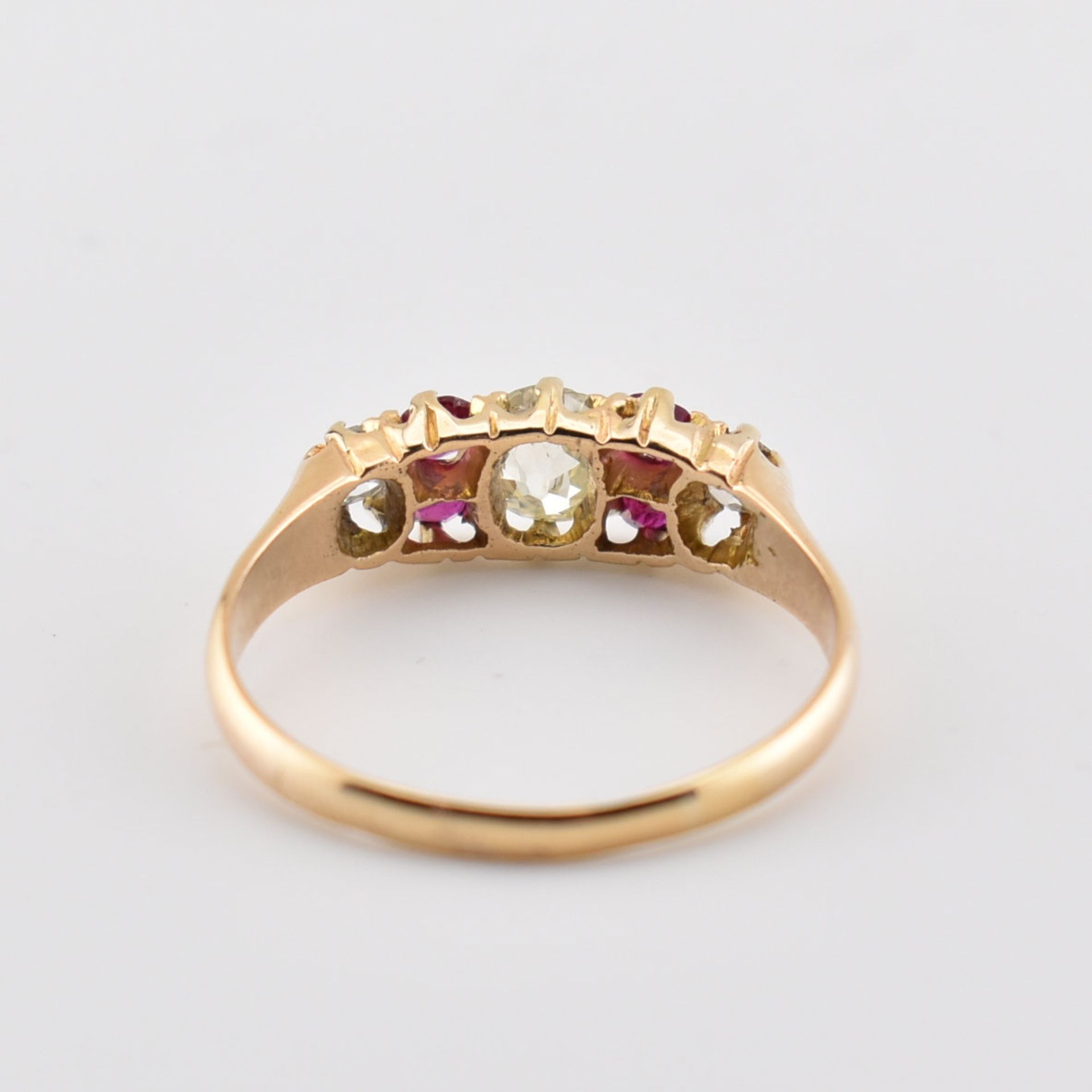 VICTORIAN HALLMARKED 18CT GOLD DIAMOND & RED STONE RING - Image 5 of 7