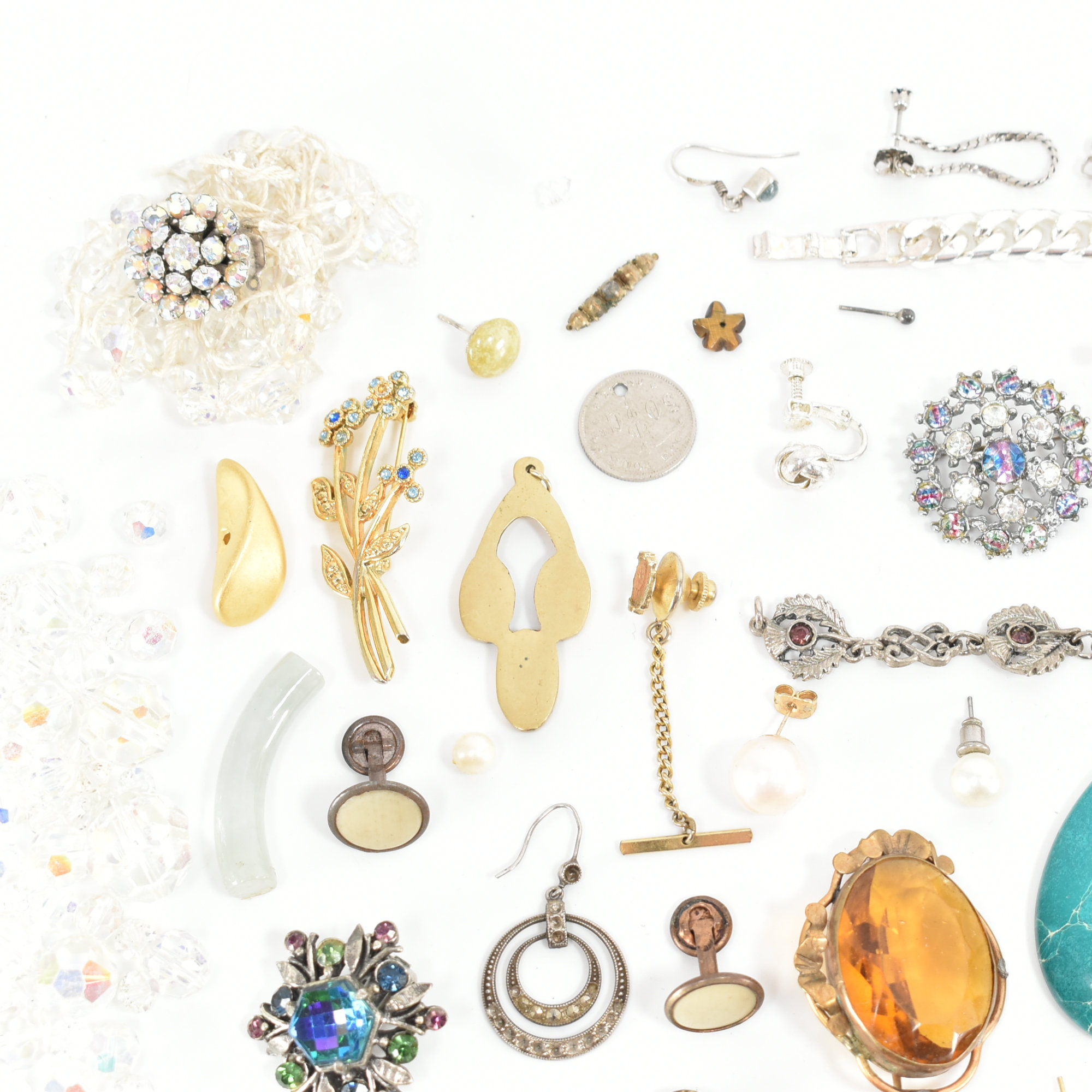 COLLECTION OF ASSORTED COSTUME JEWELLERY - Image 9 of 10