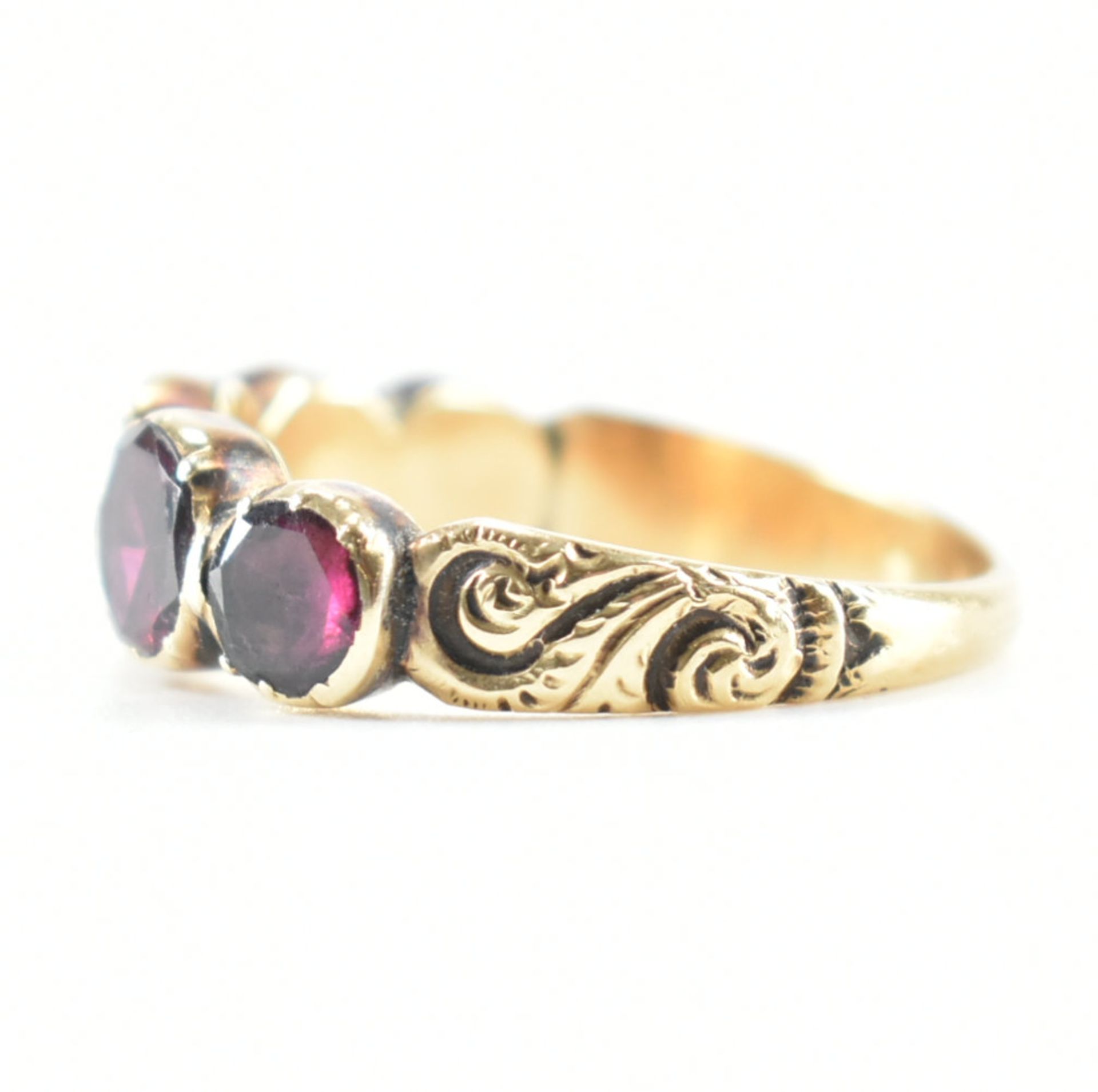 ANTIQUE GOLD GARNET FIVE STONE RING - Image 2 of 7