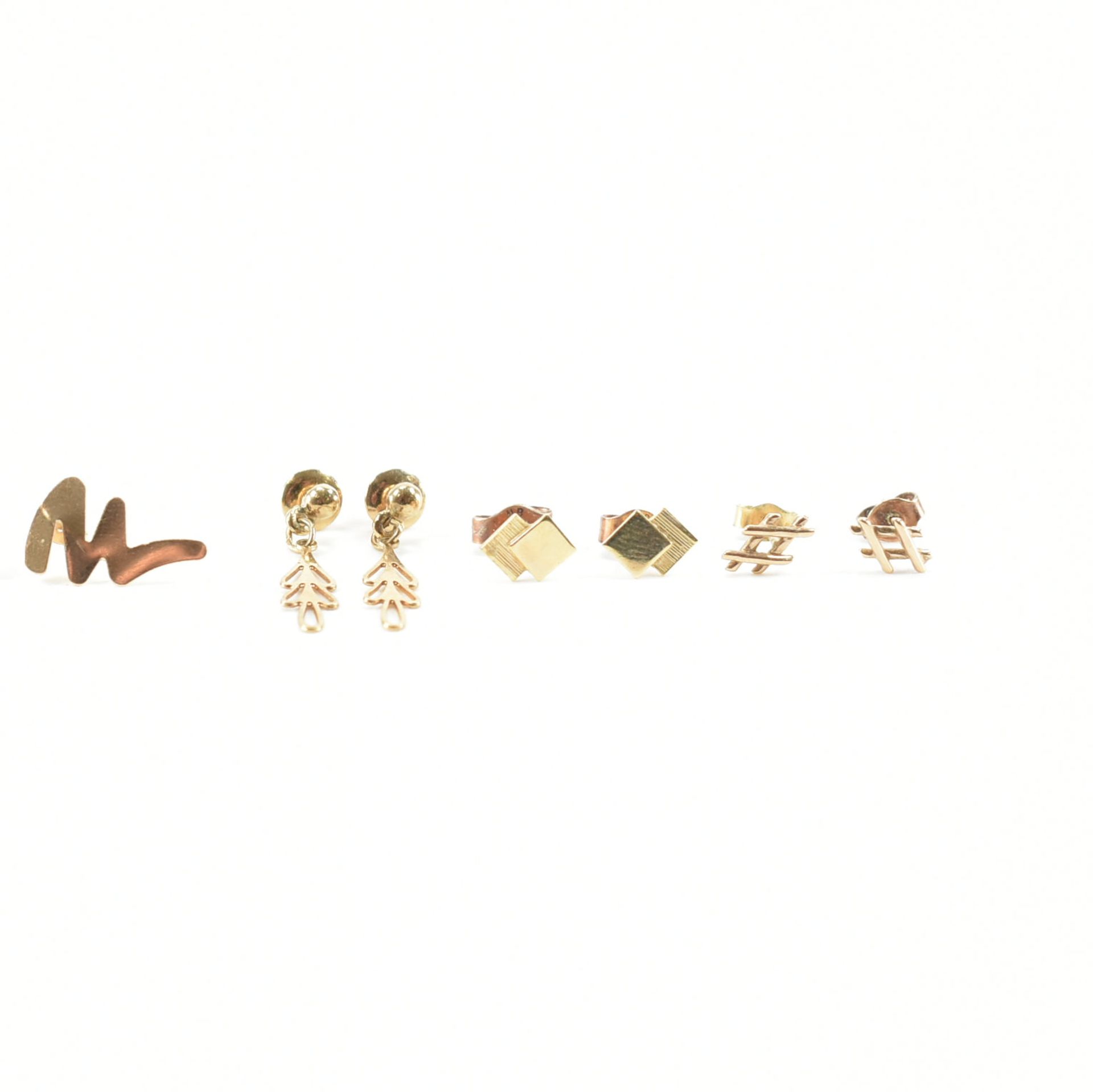 COLLECTION OF ASSORTED GOLD STUD EARRINGS - Image 3 of 7