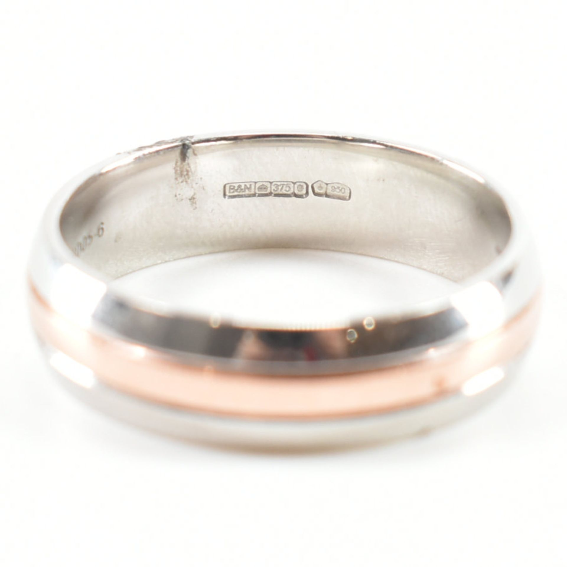 HALLMARKED 9CT WHITE GOLD & PLATINUM BAND RING - Image 6 of 9