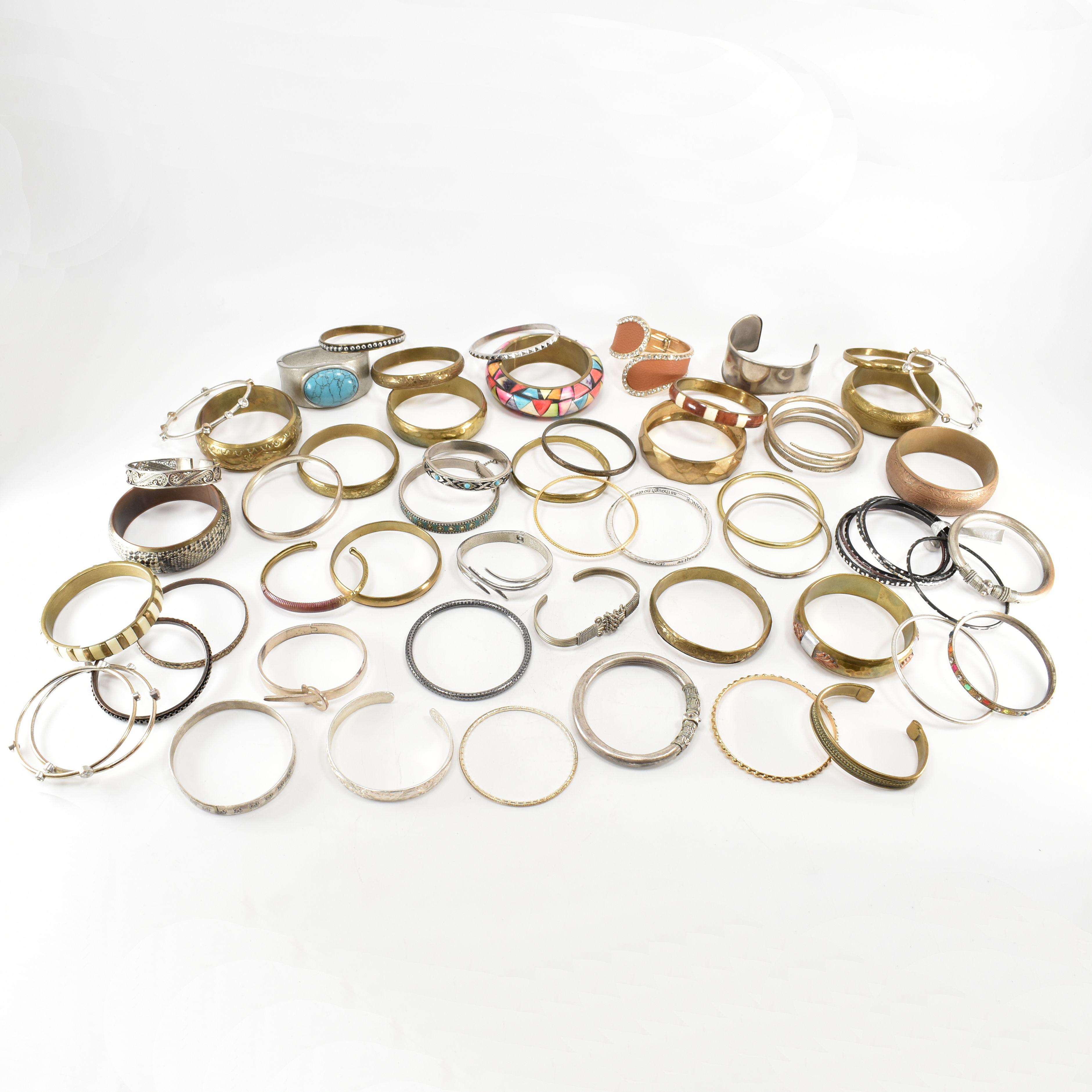 COLLECTION OF ASSORTED BANGLE BRACELETS - Image 2 of 7