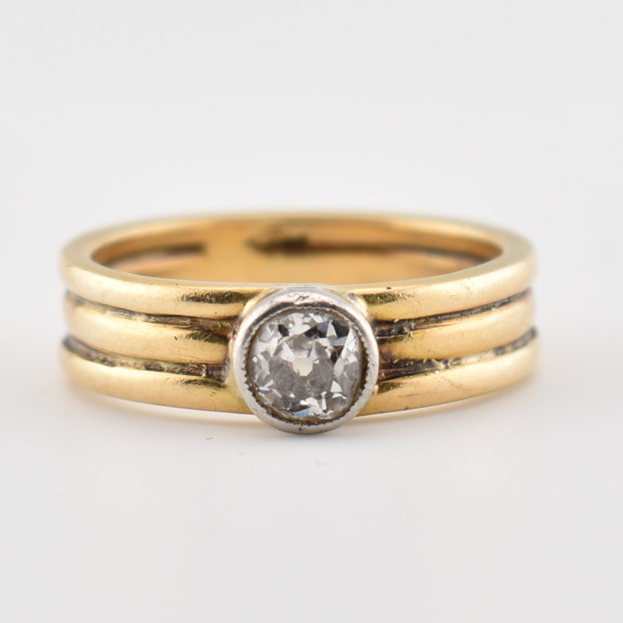 18CT GOLD & DIAMOND SOLITAIRE RING