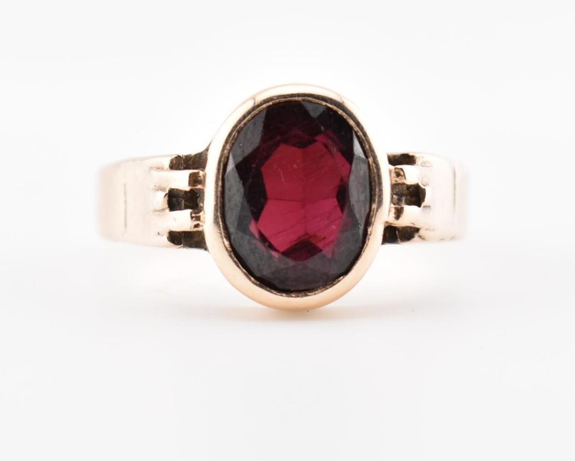 HALLMARKED 9CT GOLD & GARNET RING