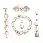GROUP OF STERLING SILVER JEWELLERY