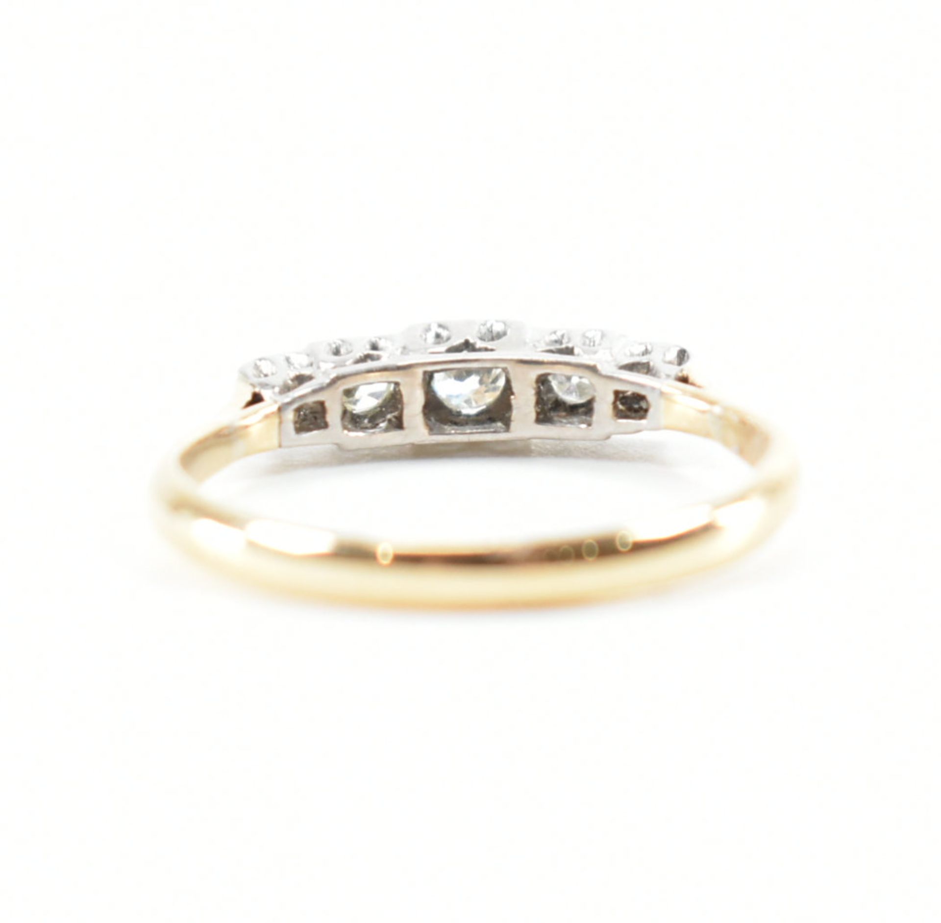 18CT GOLD PLATINUM & DIAMOND FIVE STONE RING - Image 4 of 8