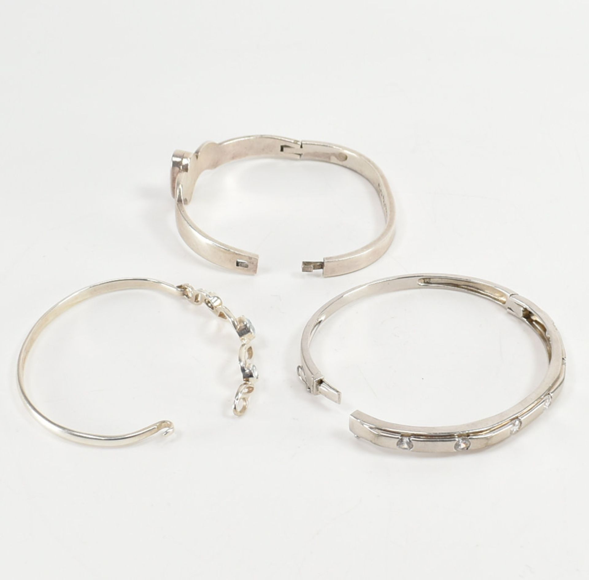 GROUP OF STONE SET 925 SILVER BANGLE BRACELETS - Image 7 of 7