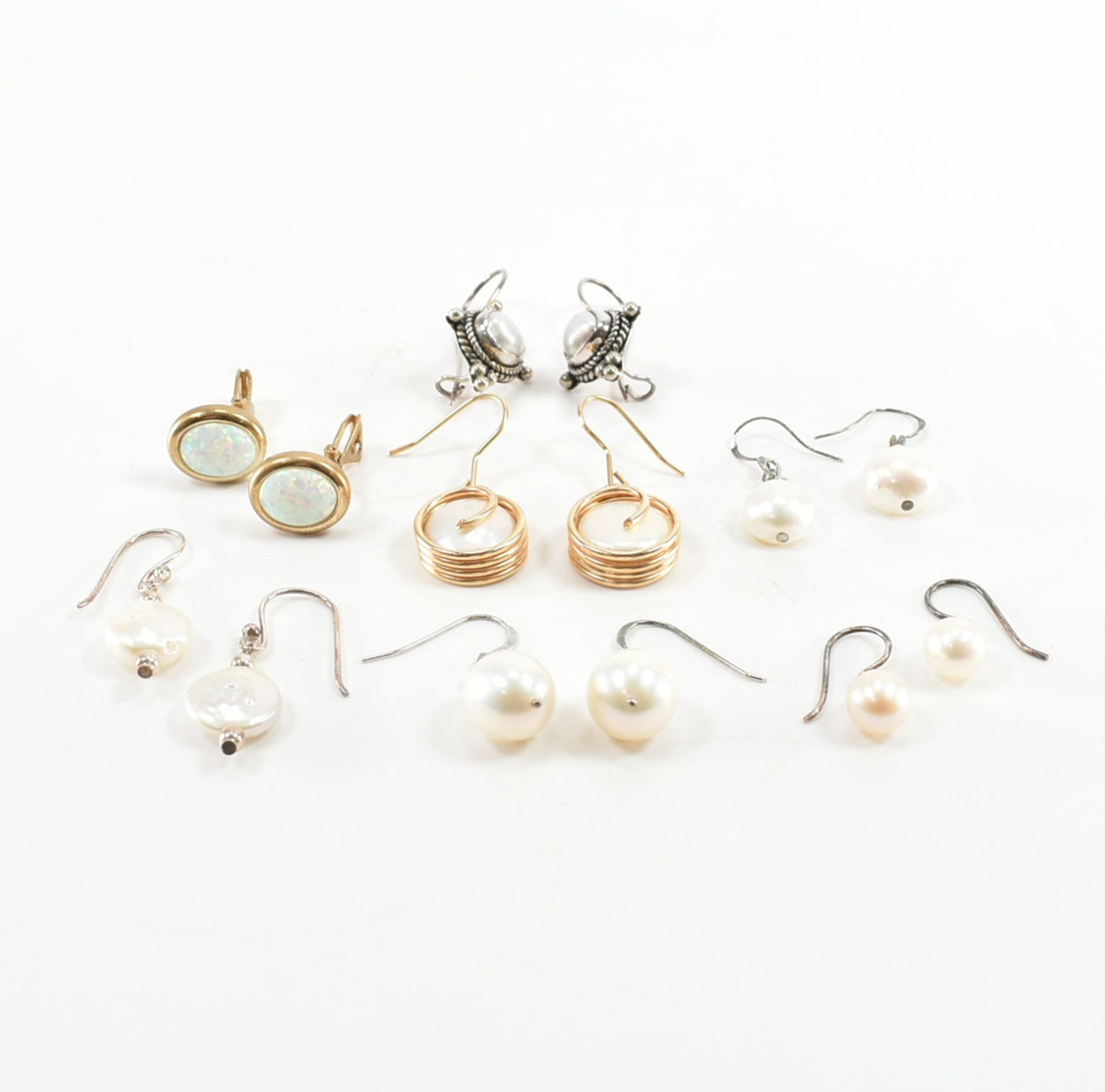 ASSORTED COLLECTION OF PEARL SET EARRINGS - Bild 2 aus 4