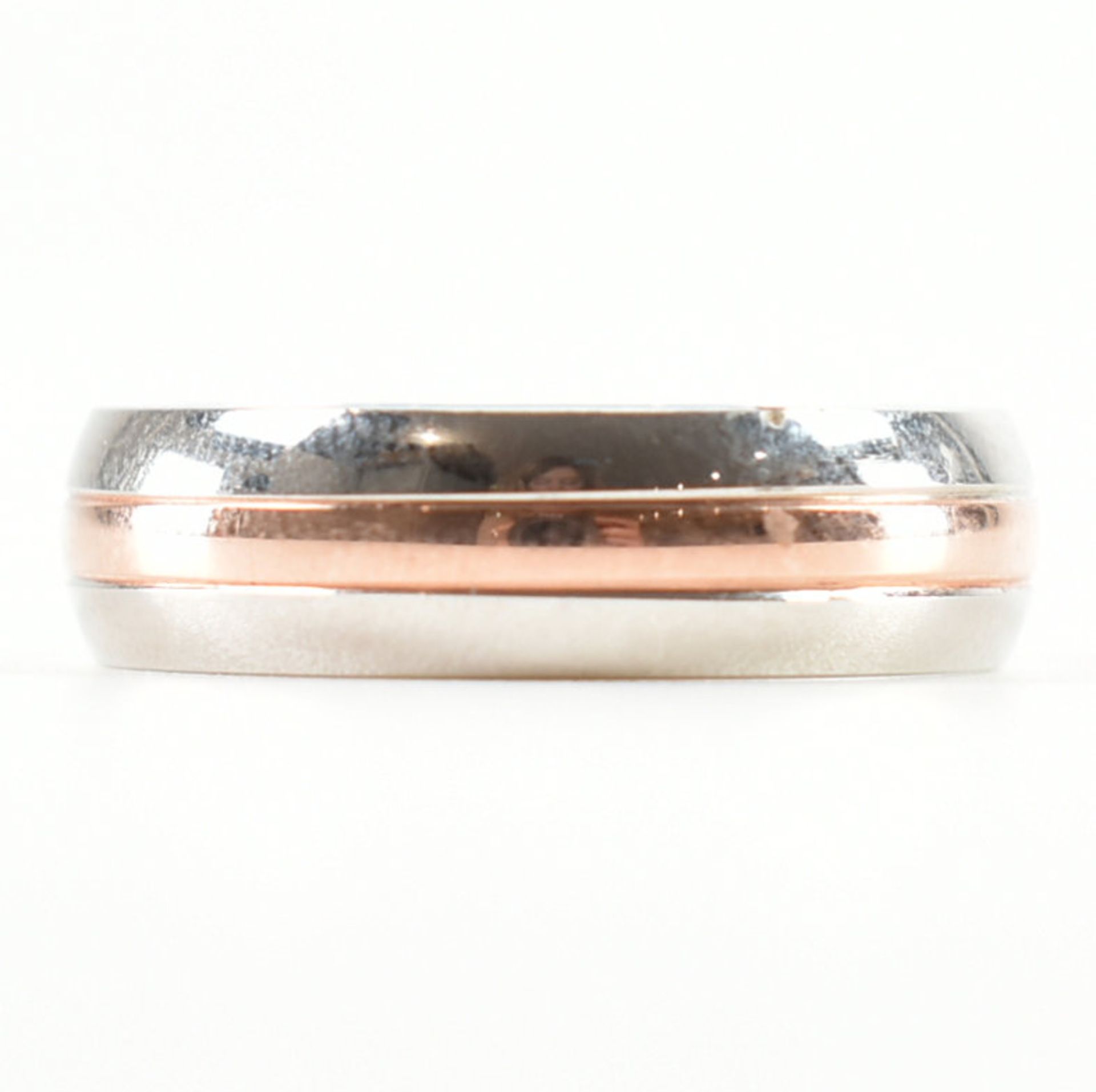 HALLMARKED 9CT WHITE GOLD & PLATINUM BAND RING - Image 3 of 9